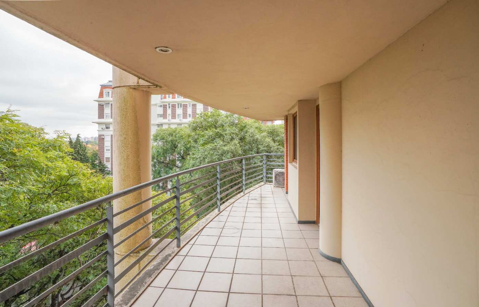 Departamento 6 ambientes, 4 cocheras VISTA AL RIO