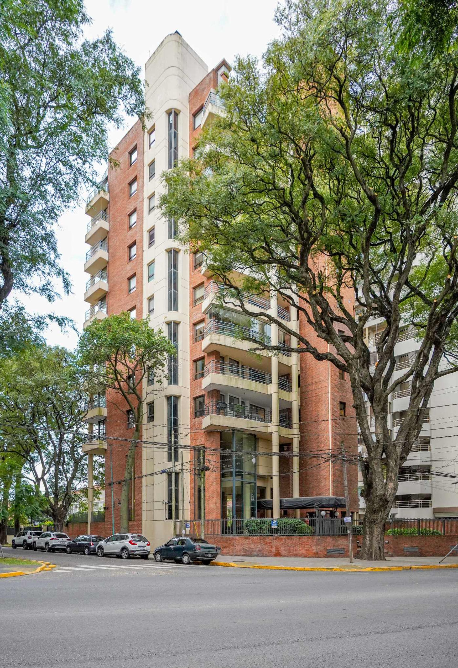Departamento 6 ambientes, 4 cocheras VISTA AL RIO
