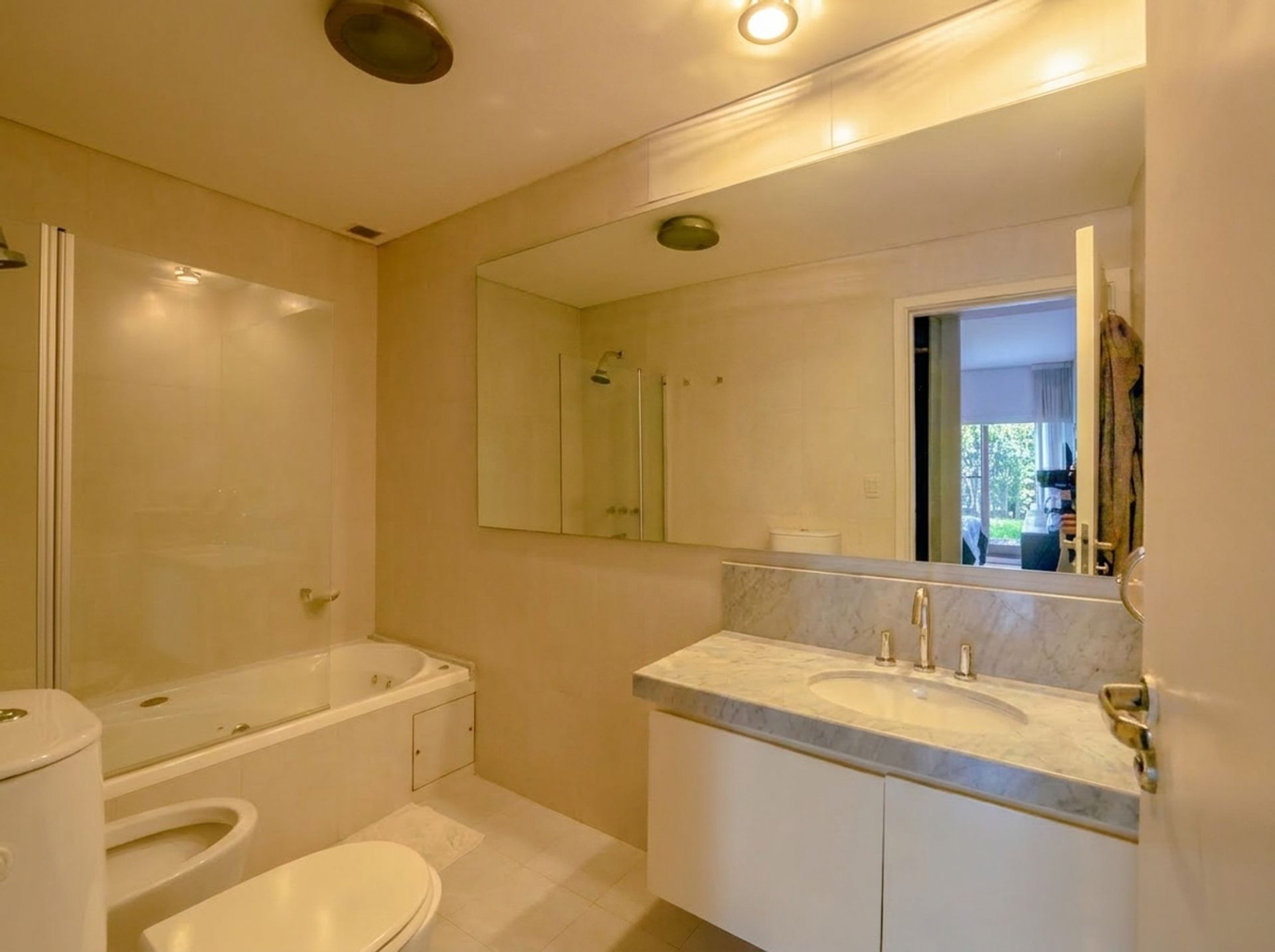 Venta Depto. 4 Amb. C/Dep - Jardin Y Cochera