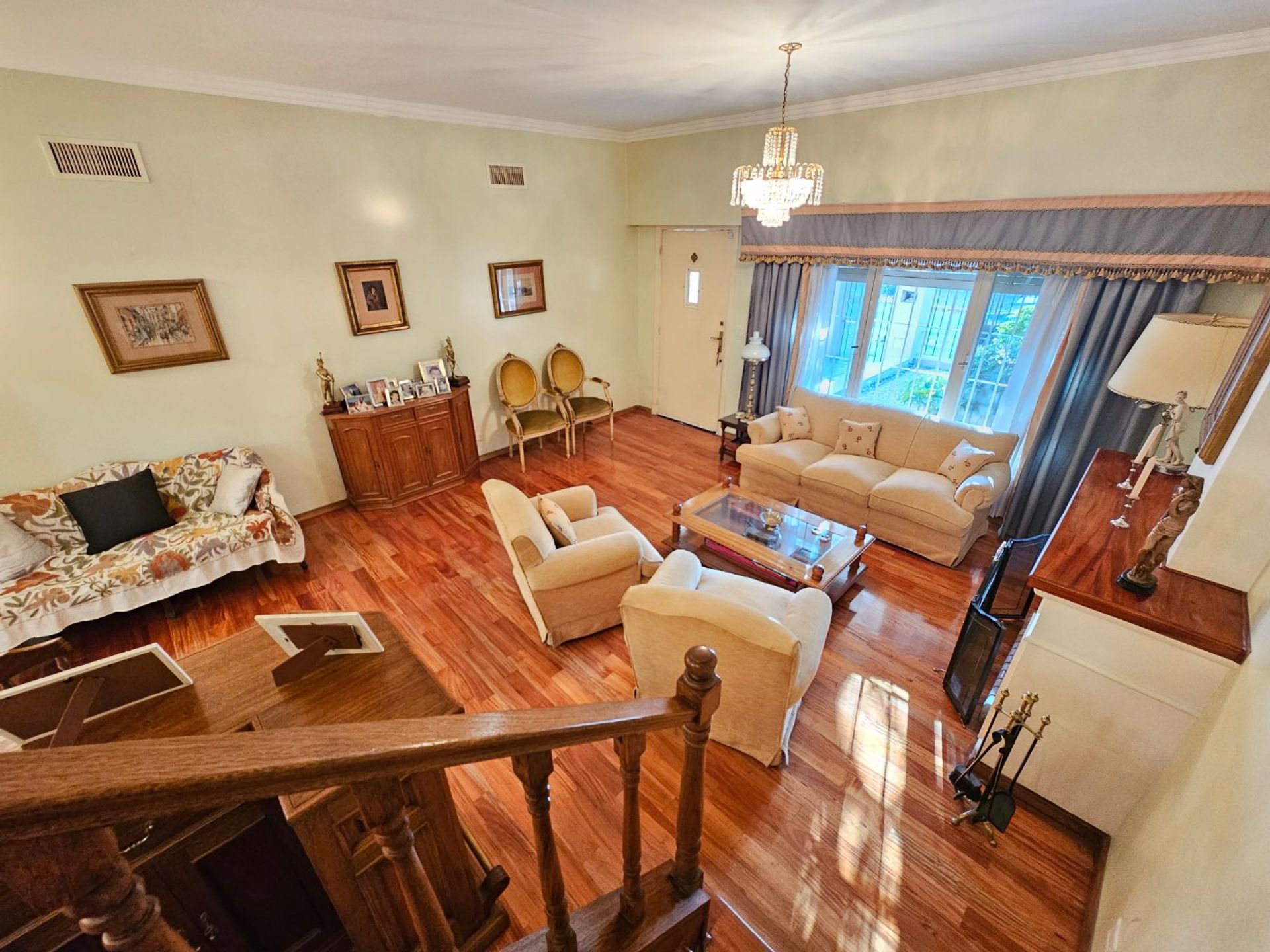 VENTA Casa 4 dormitorios - Cochera Jardin y Pileta