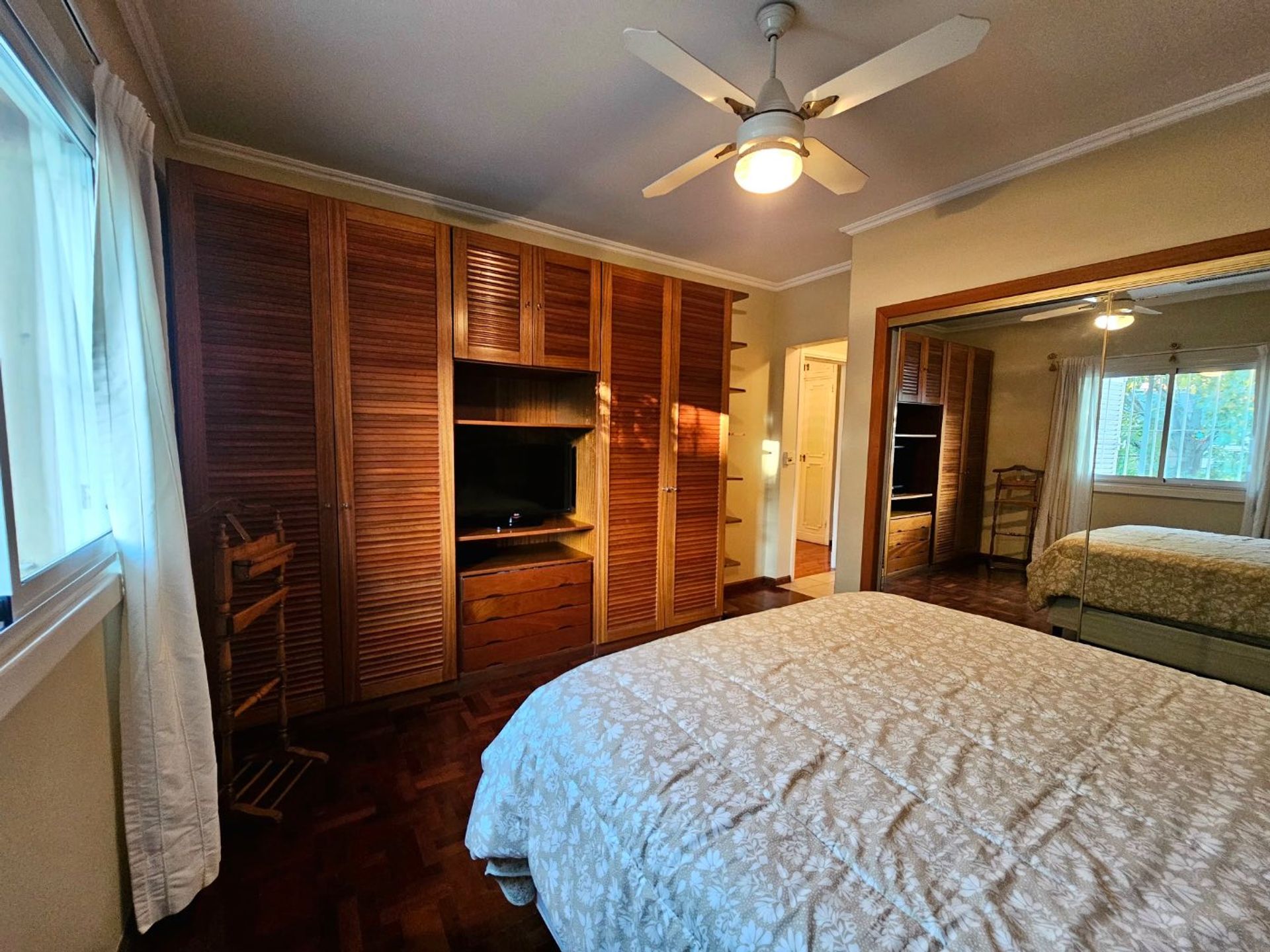 VENTA Casa 4 dormitorios - Cochera Jardin y Pileta