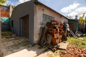 Oportunidad Venta Casa Deposito Troncos de Talar