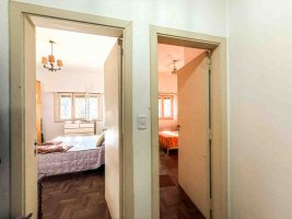 Casa 4 ambientes en Olivos con patio y cochera.