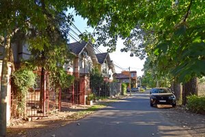 3-Bedroom Triplex with Garden and View of SIC