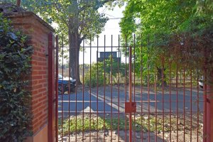 3-Bedroom Triplex with Garden and View of SIC