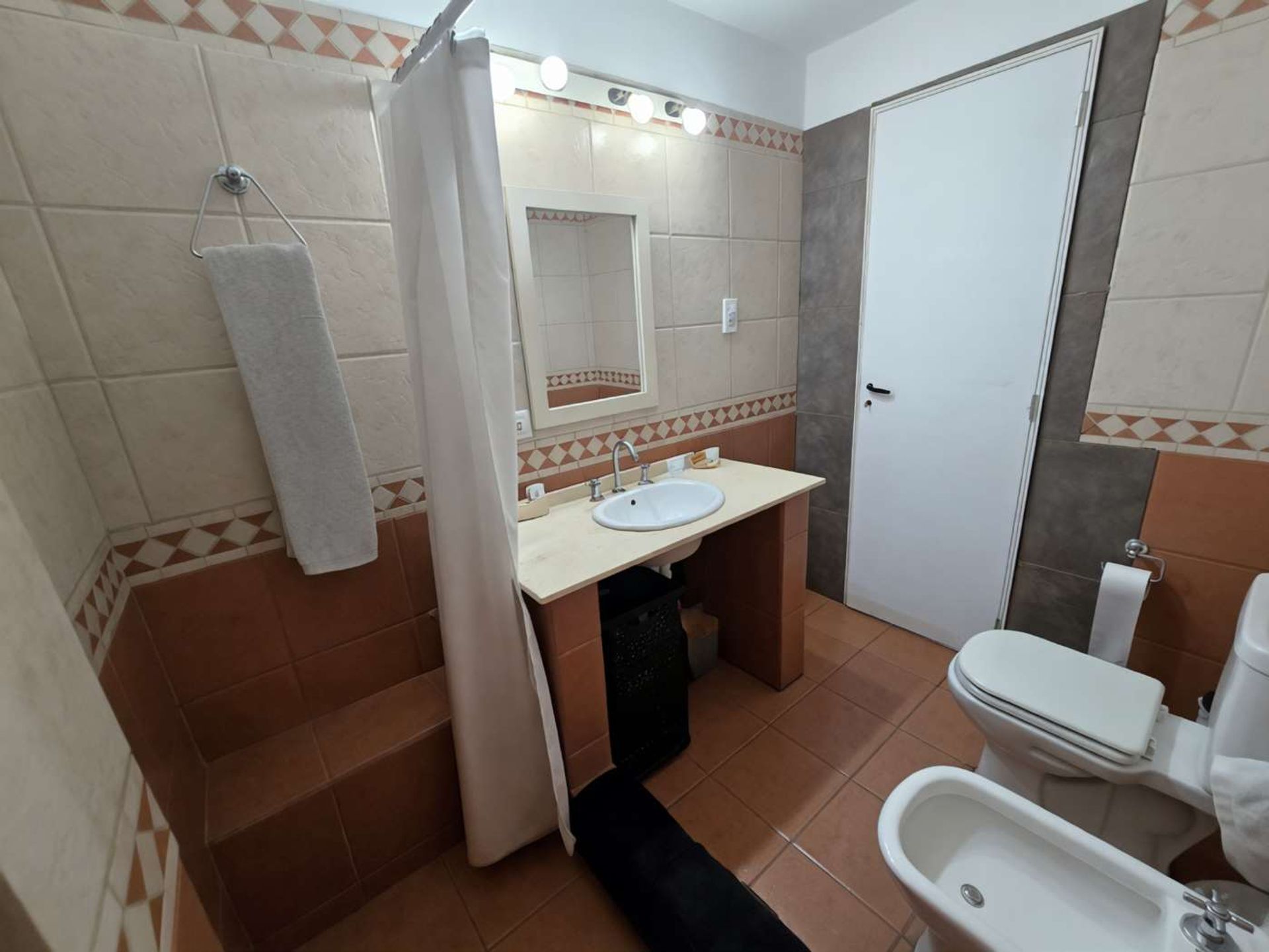 Venta 2 Casas En Blok En La Lucila, Lote Propio