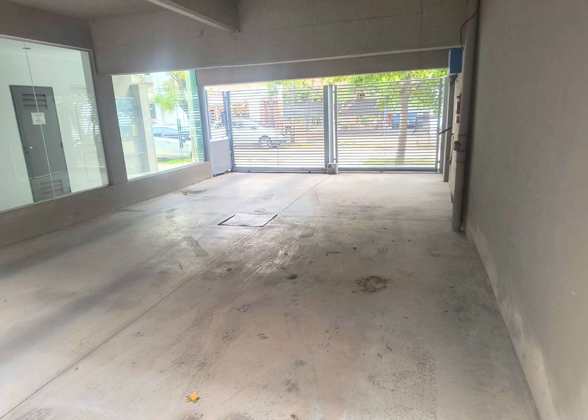 Venta cochera planta baja cubierta centro Martinez