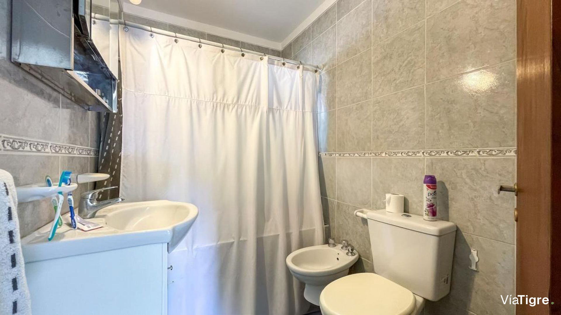 Venta Casa 4amb con Jardin-Quincho en Carapachay