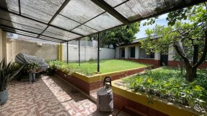 Venta Casa 4amb con Jardin-Quincho en Carapachay