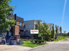 Venta Lote Central C/ Amarra En Vila Marina 1