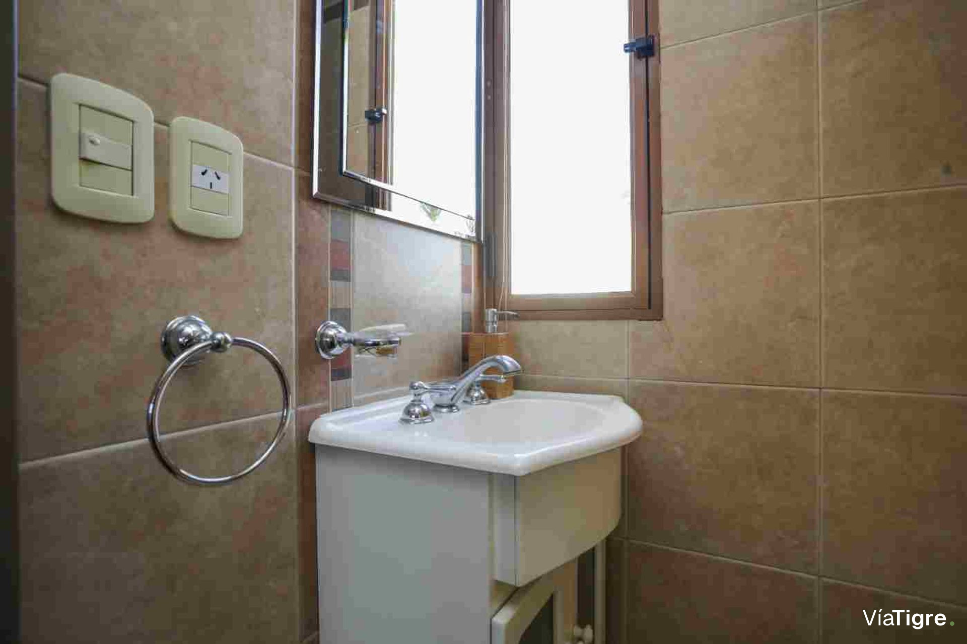 Triplex Olivos 4 ambientes cochera acepta Permuta