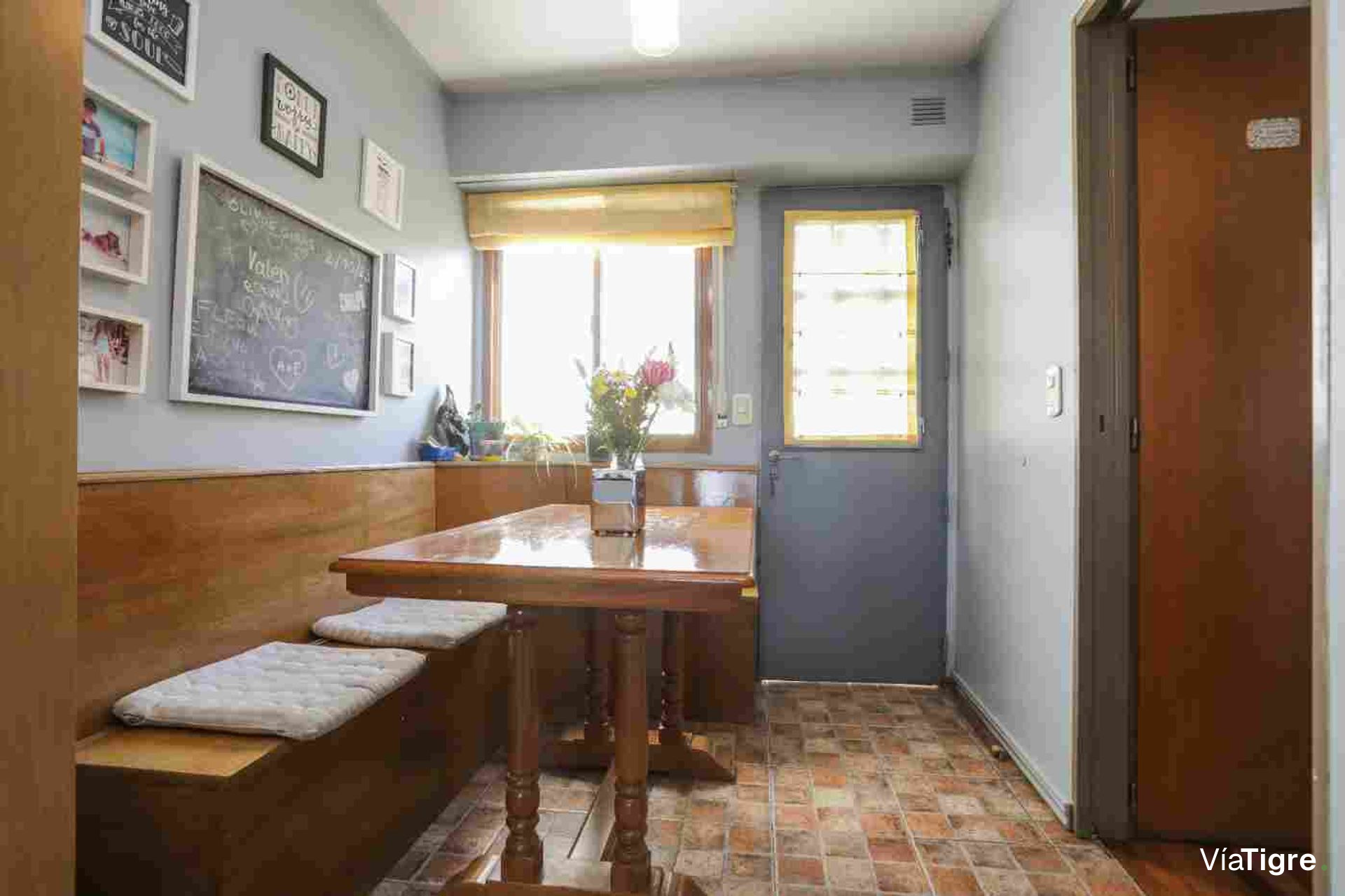 Triplex Olivos 4 ambientes cochera acepta Permuta