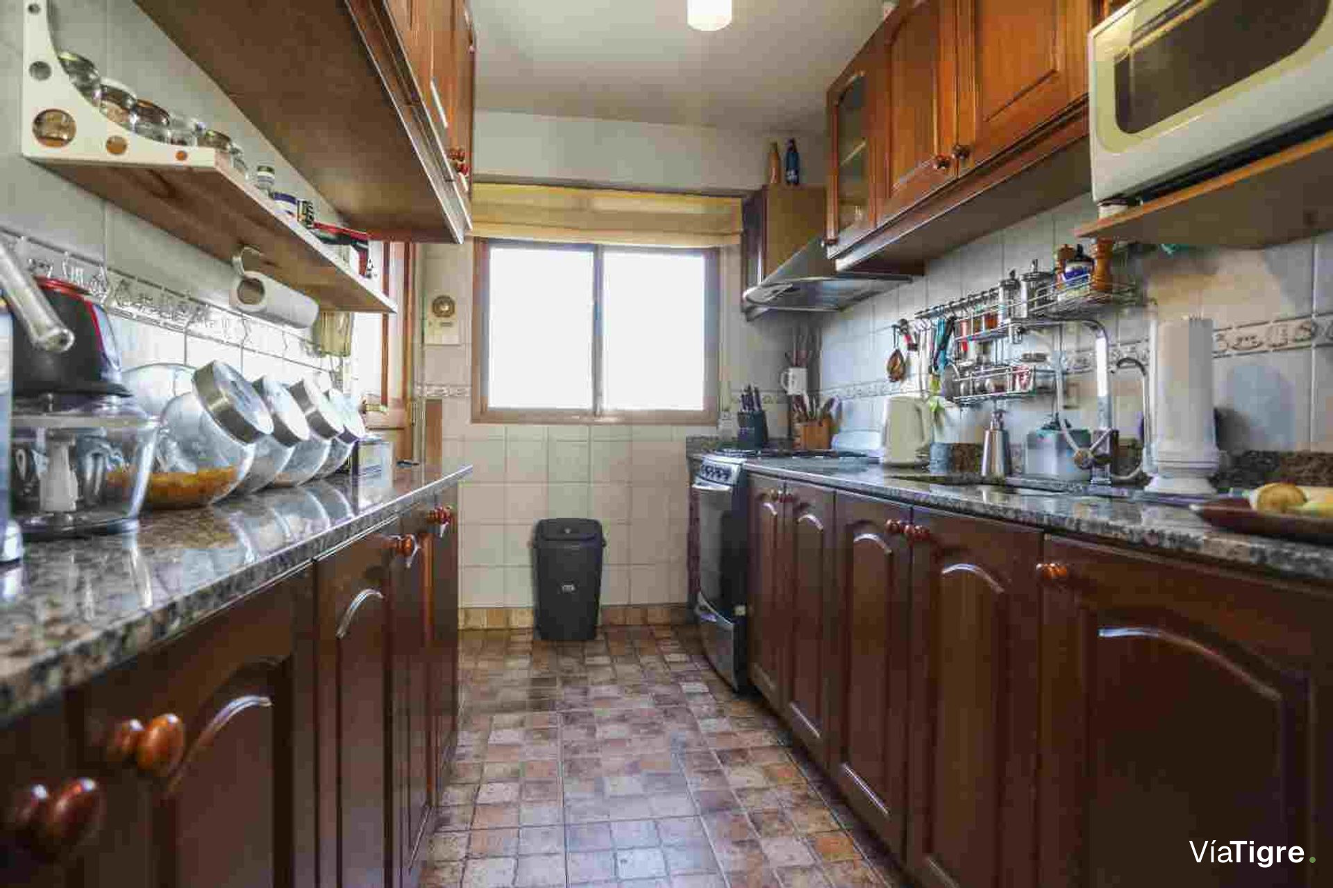 Triplex Olivos 4 ambientes cochera acepta Permuta