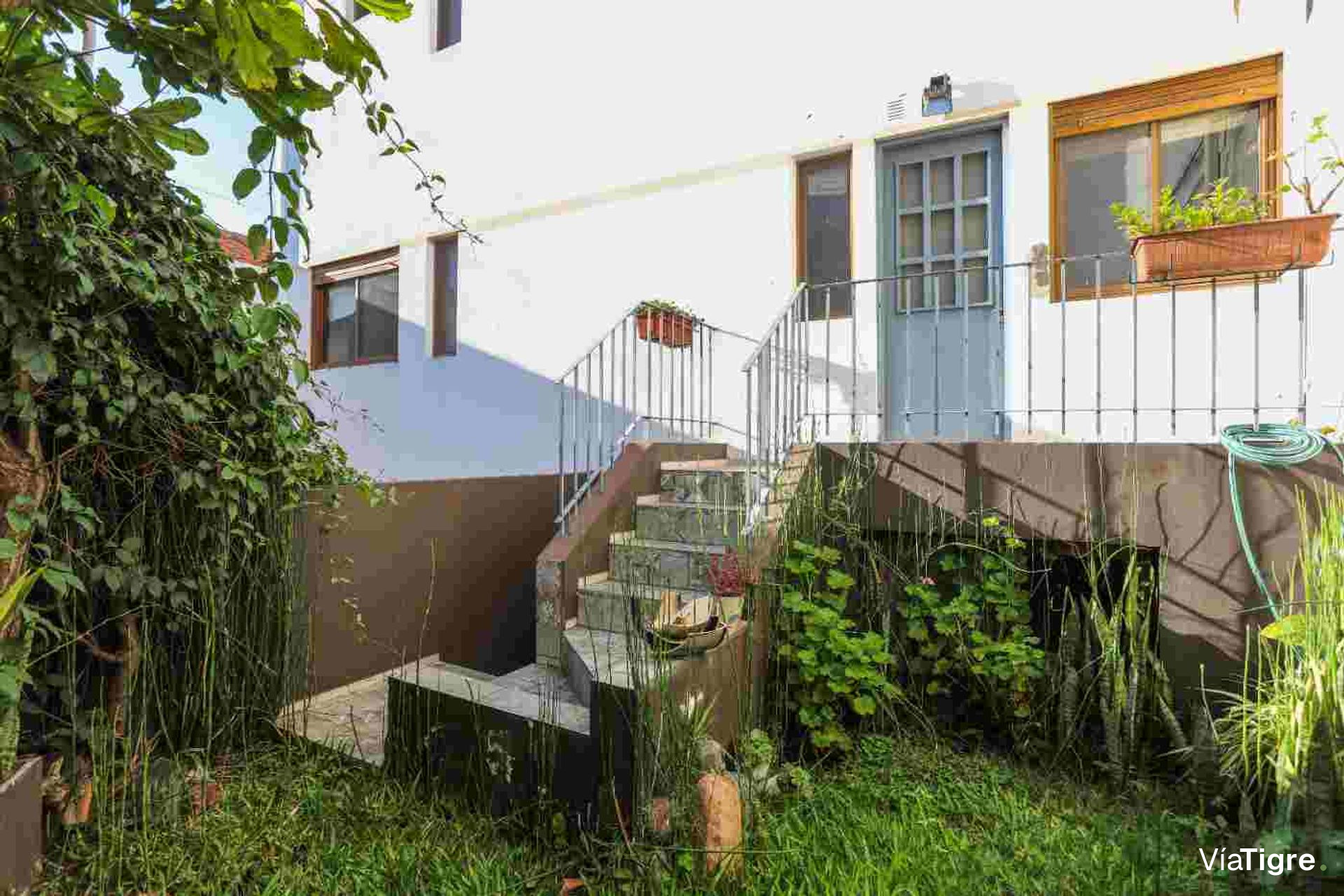 Triplex Olivos 4 ambientes cochera acepta Permuta
