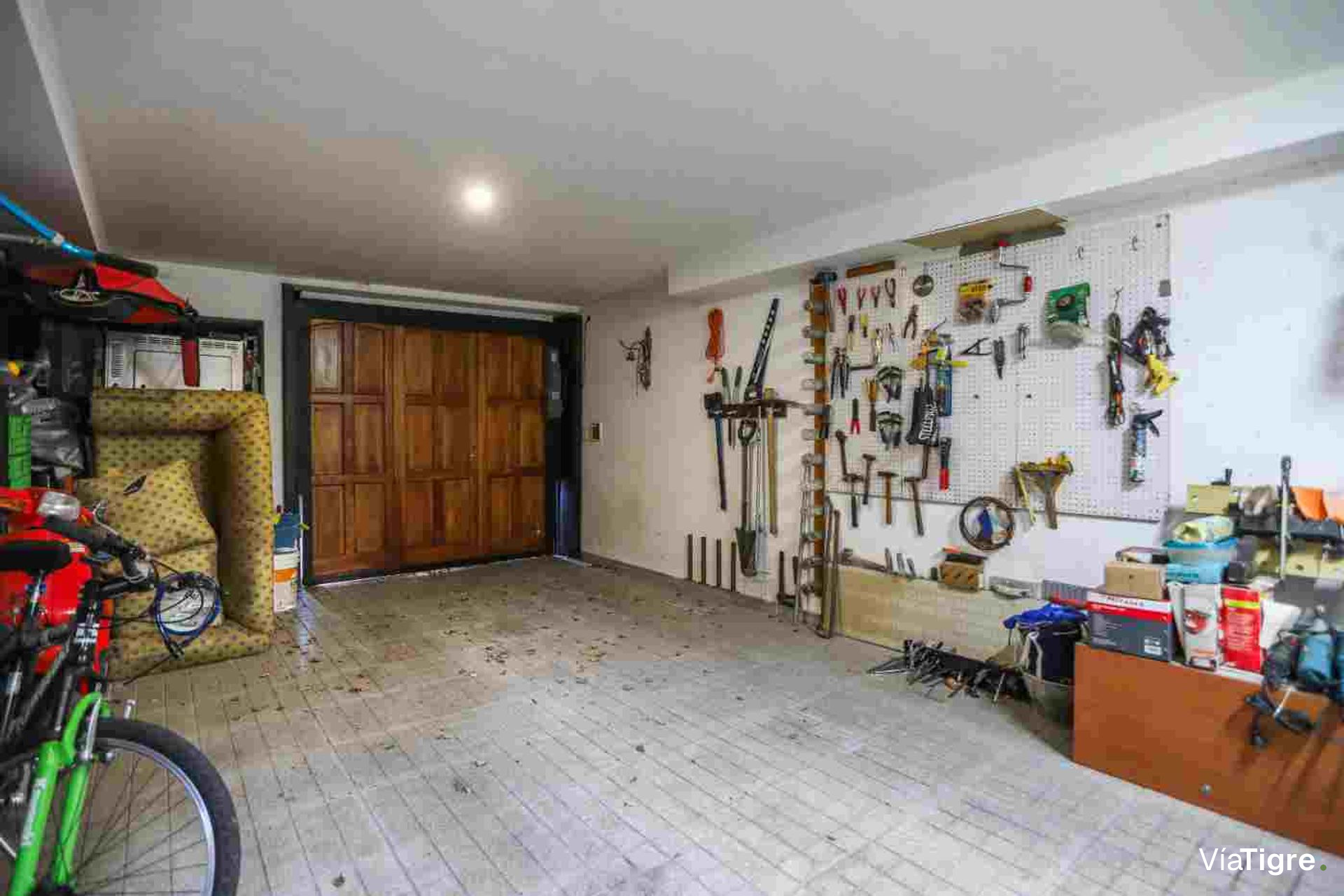 Triplex Olivos 4 ambientes cochera acepta Permuta