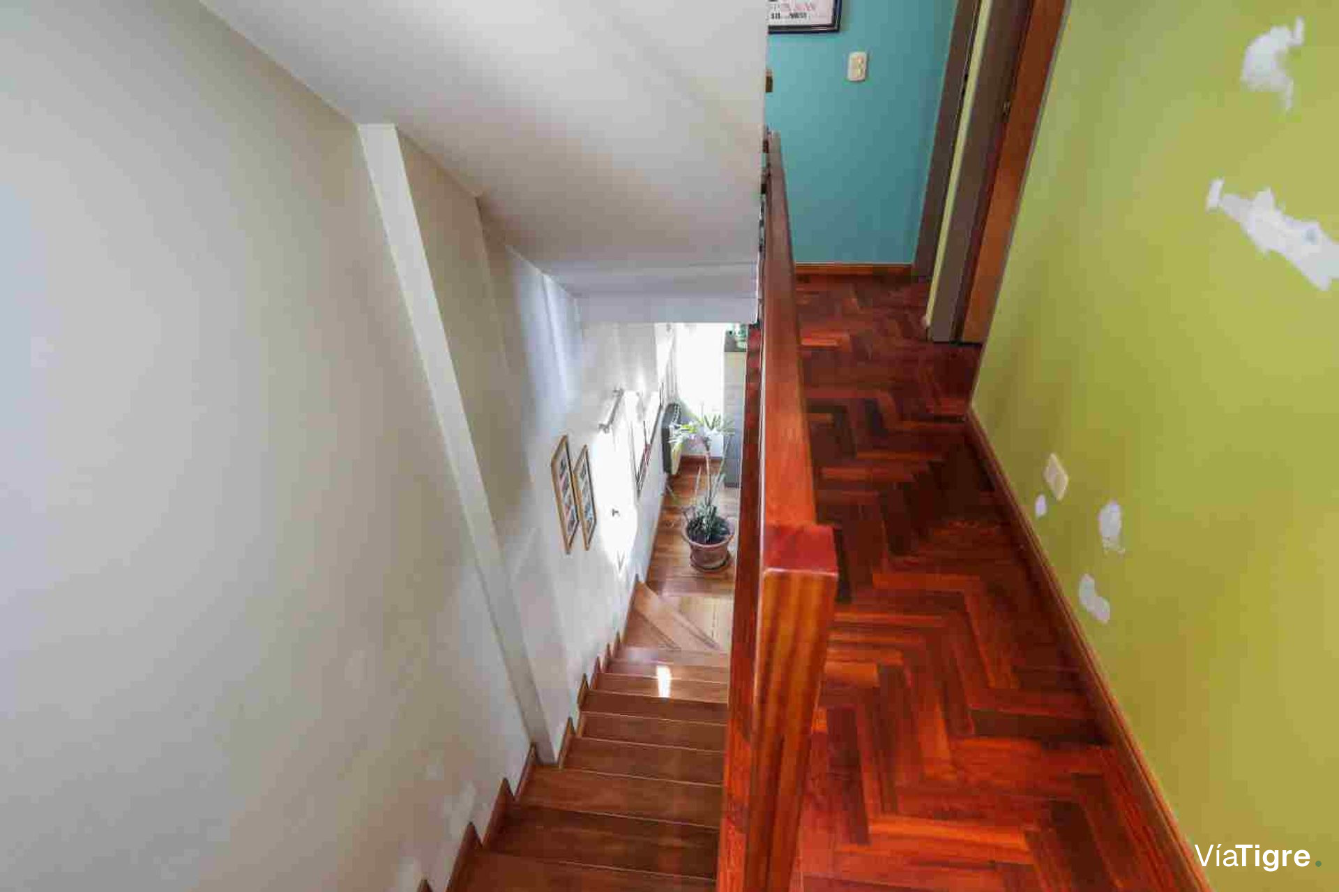 Triplex Olivos 4 ambientes cochera acepta Permuta