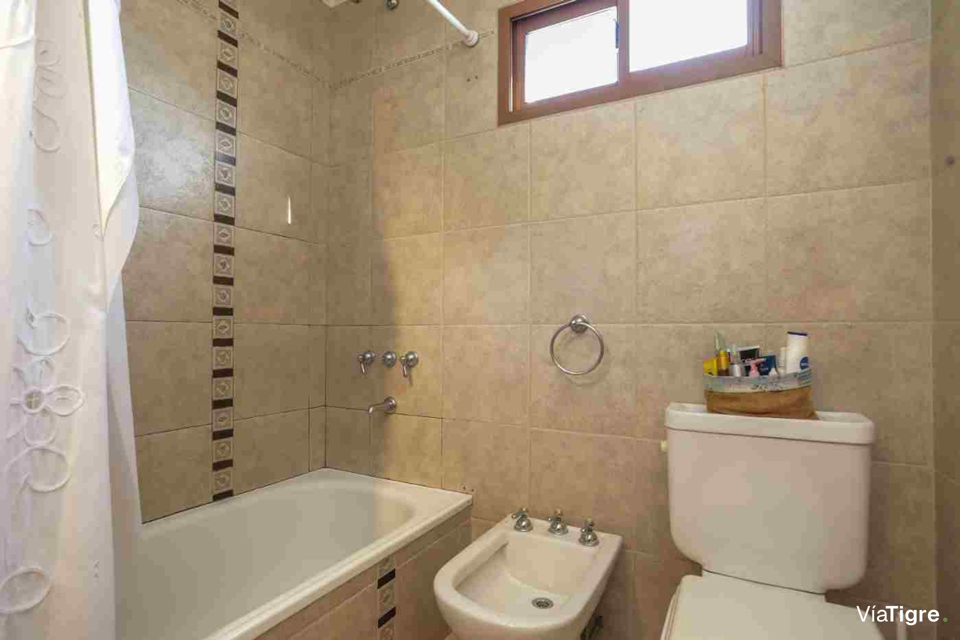 Triplex Olivos 4 ambientes cochera acepta Permuta