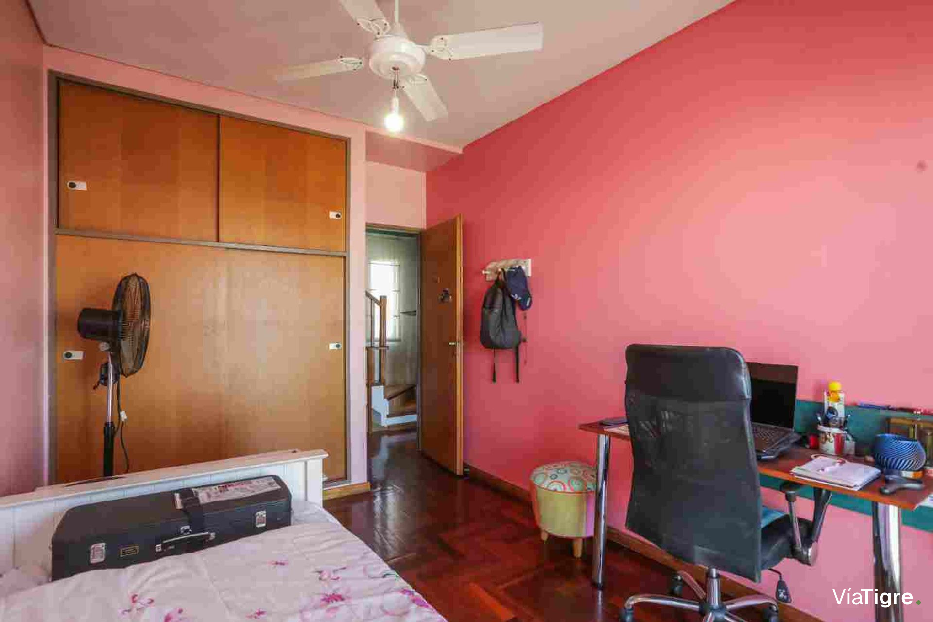Triplex Olivos 4 ambientes cochera acepta Permuta