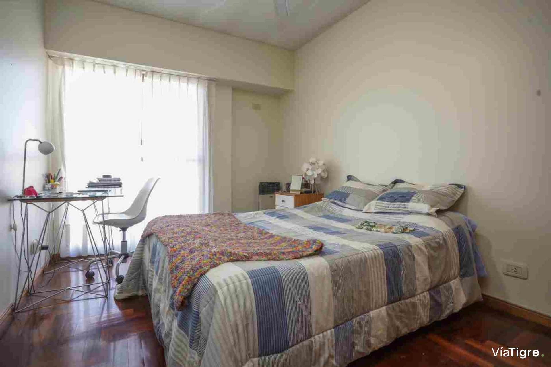 Triplex Olivos 4 ambientes cochera acepta Permuta