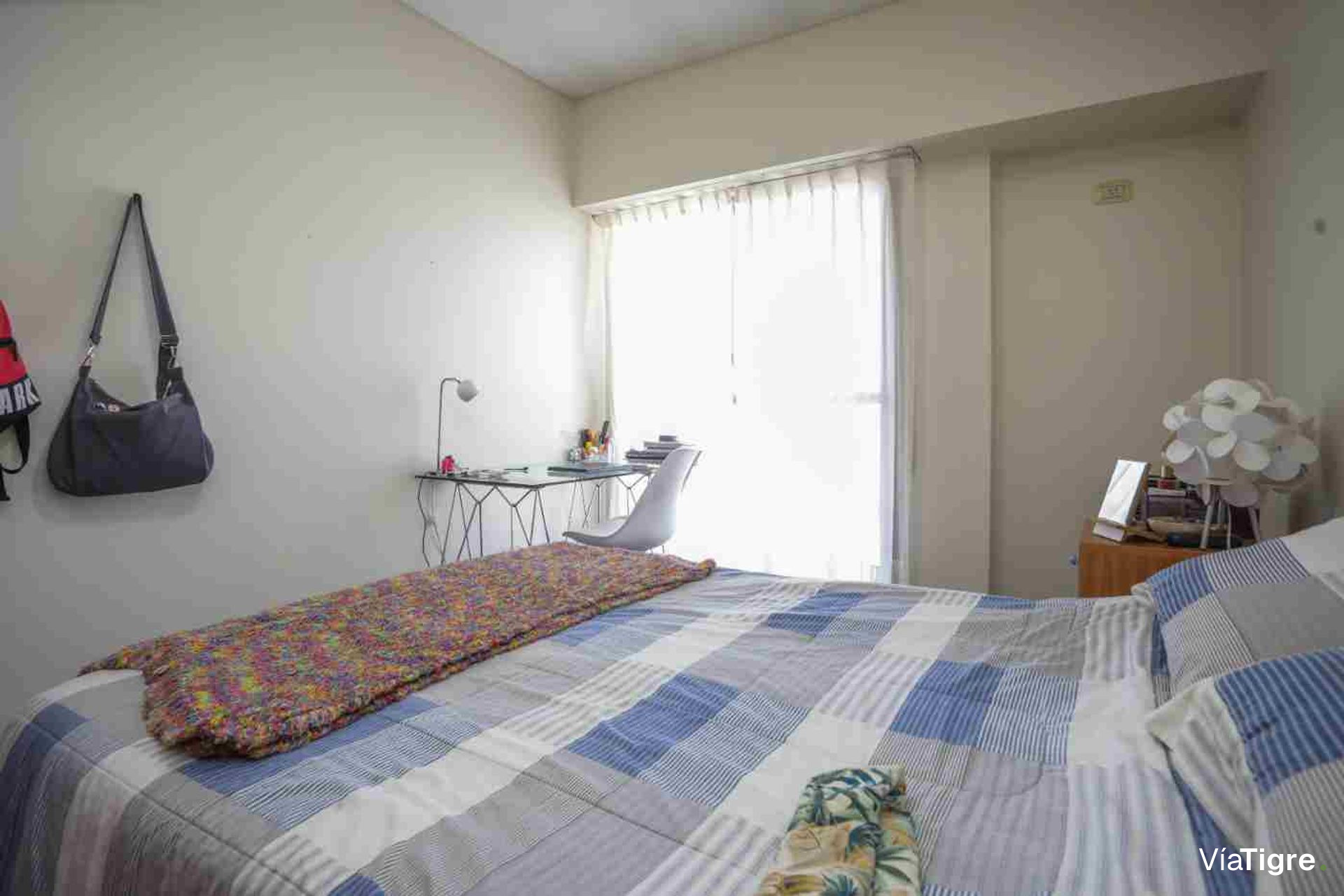 Triplex Olivos 4 ambientes cochera acepta Permuta