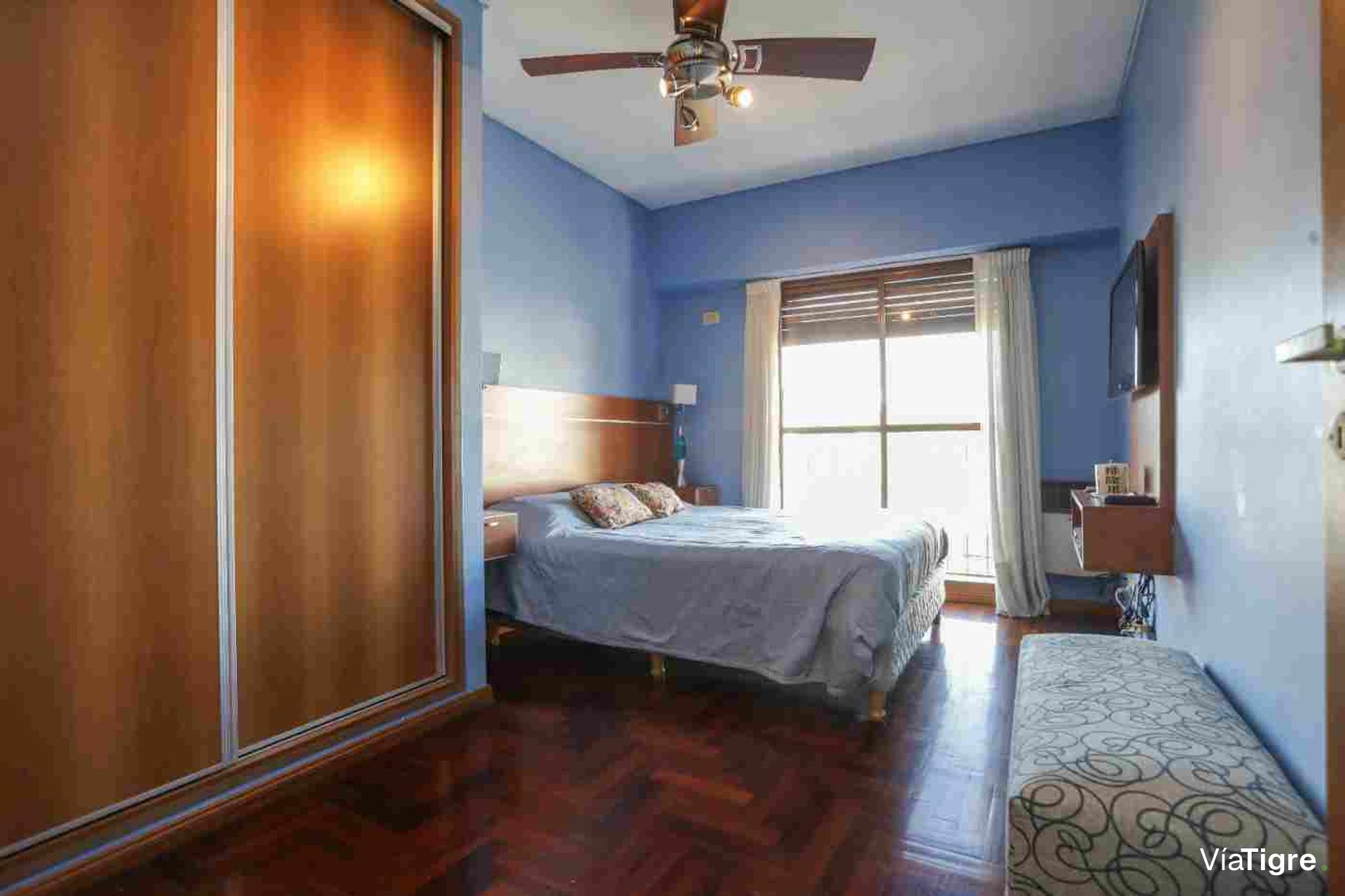 Triplex Olivos 4 ambientes cochera acepta Permuta