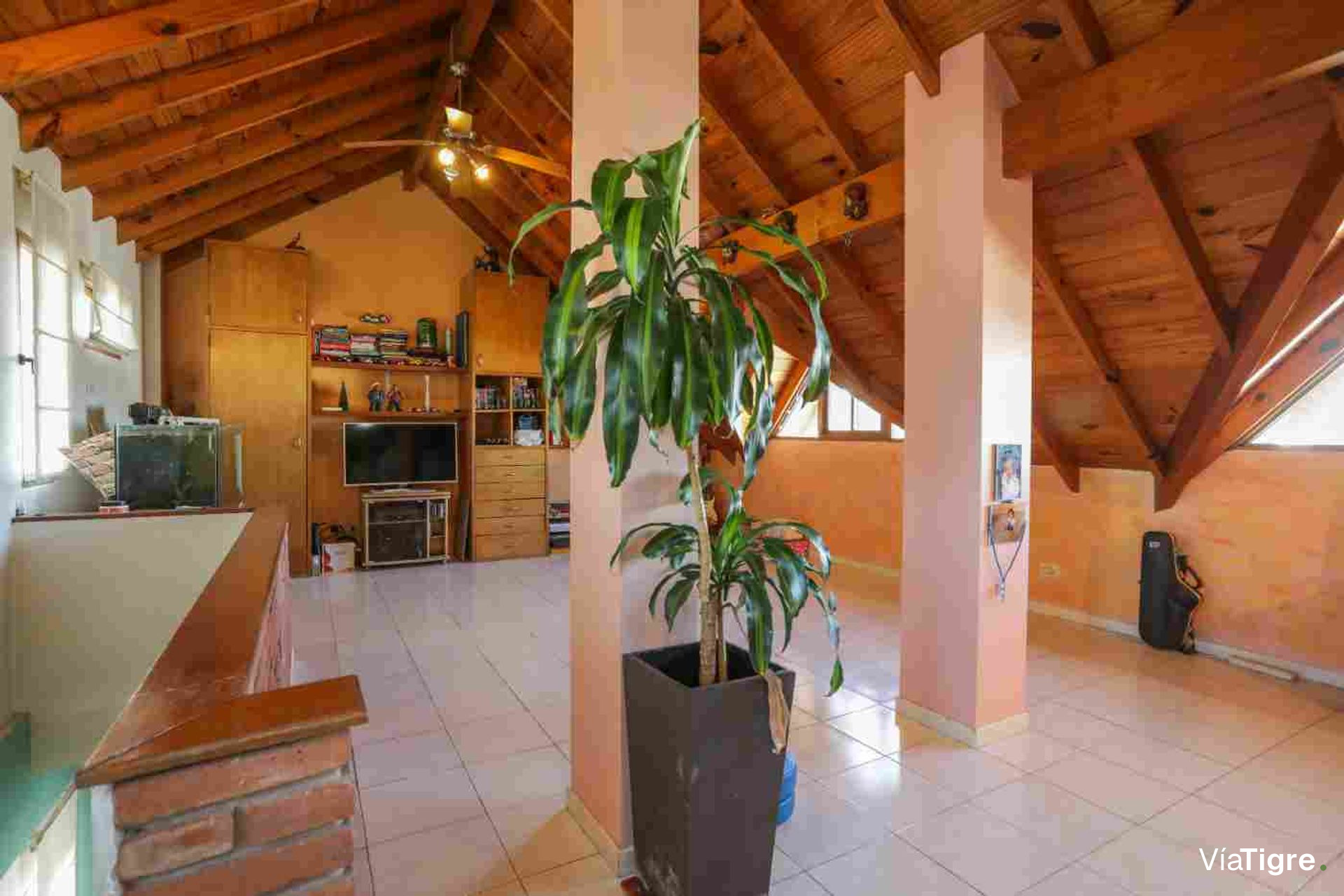 Triplex Olivos 4 ambientes cochera acepta Permuta