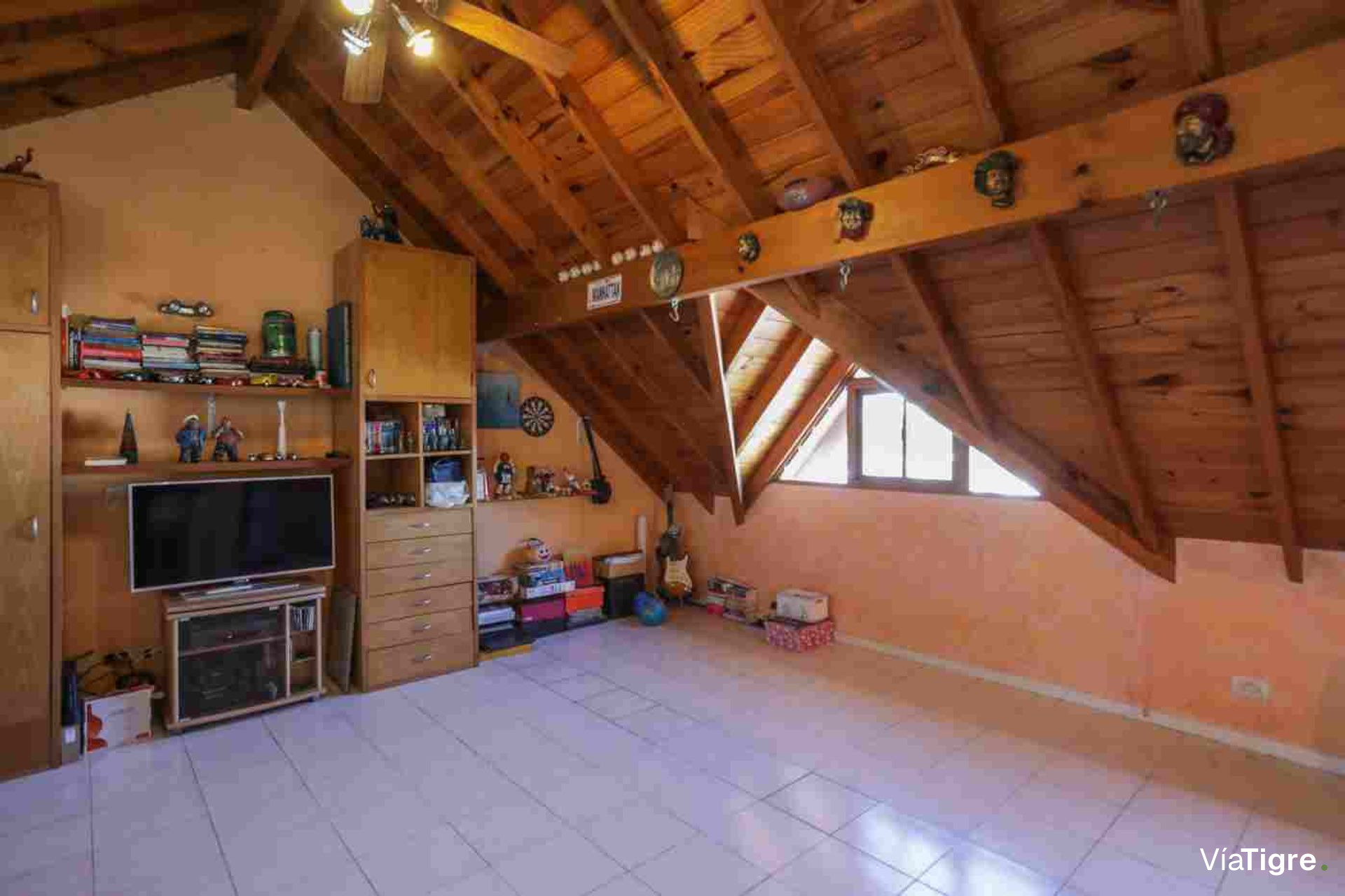 Triplex Olivos 4 ambientes cochera acepta Permuta