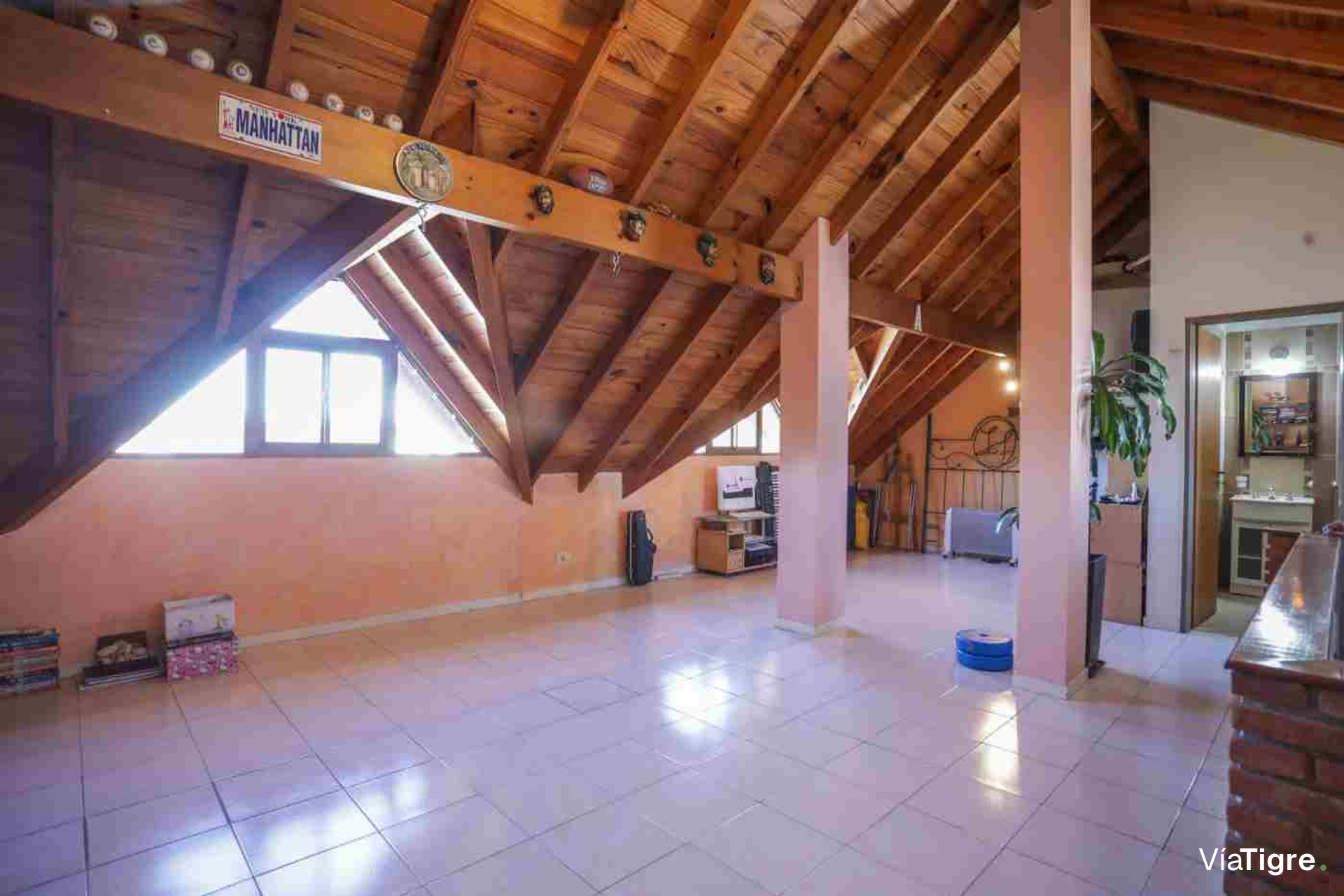 Triplex Olivos 4 ambientes cochera acepta Permuta