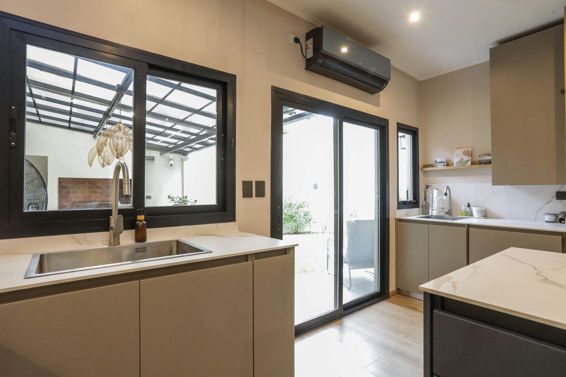 Venta Casa 4 Ambientes C/ Jardin Y Coch Carapachay