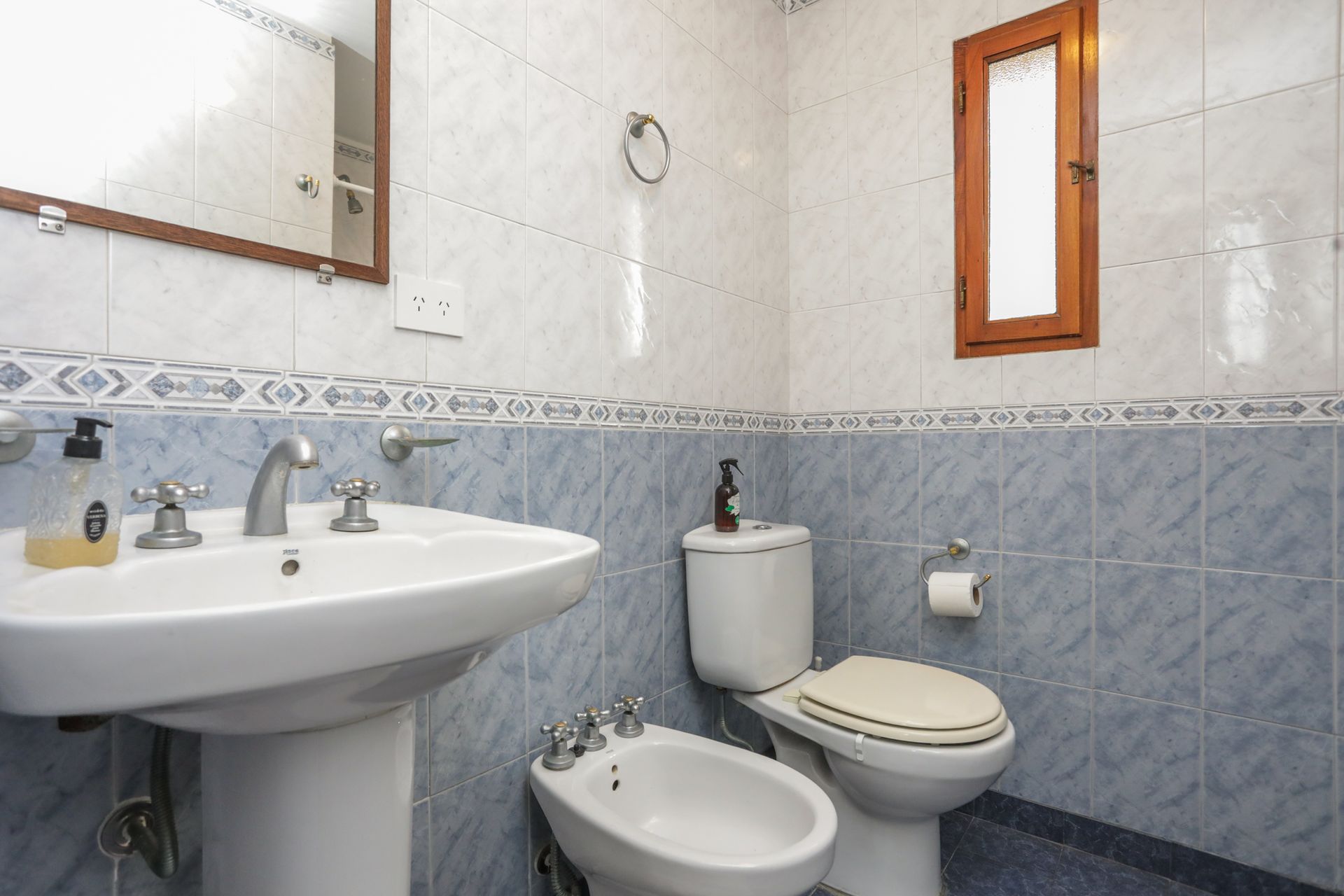 Venta Casa 4 Ambientes C/ Jardin Y Coch Carapachay