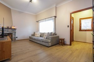 Venta Casa 4 Ambientes C/ Jardin Y Coch Carapachay