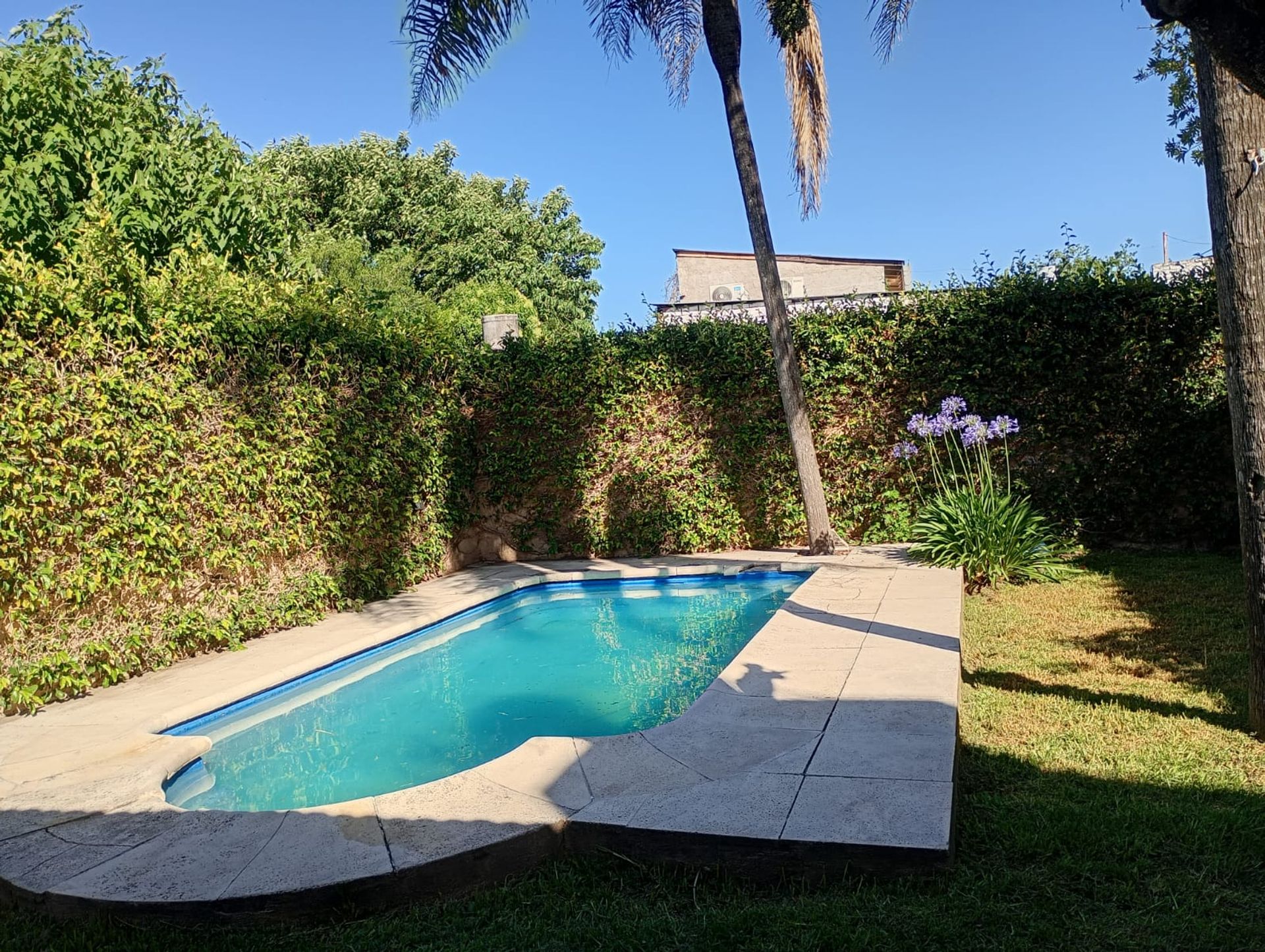 Alquiler casa en Gral. Pacheco con jardín y pileta