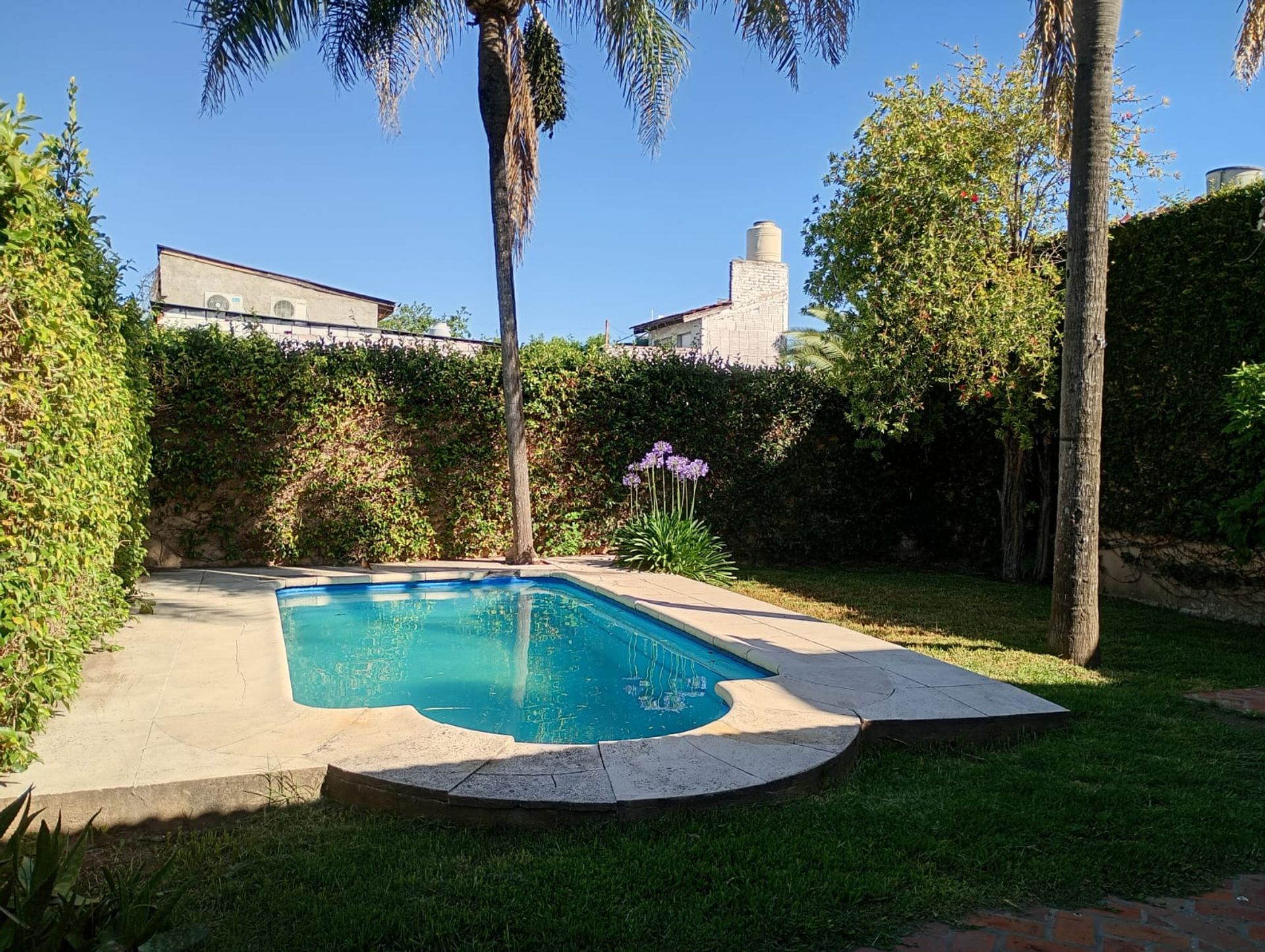 Alquiler casa en Gral. Pacheco con jardín y pileta