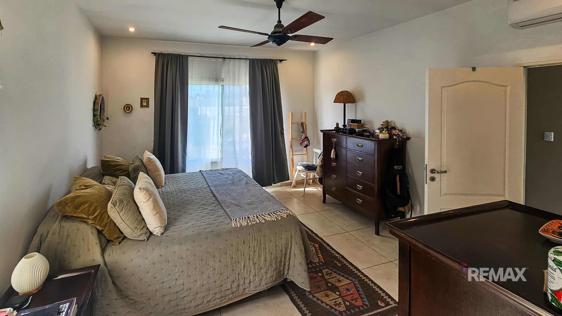 Venta Casa San Gabriel - 5 Ambientes - 3 Dorm.