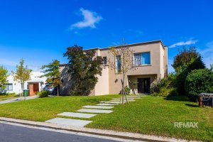 Venta Casa San Gabriel - 5 Ambientes - 3 Dorm.