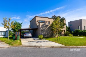 Venta Casa San Gabriel - 5 Ambientes - 3 Dorm.