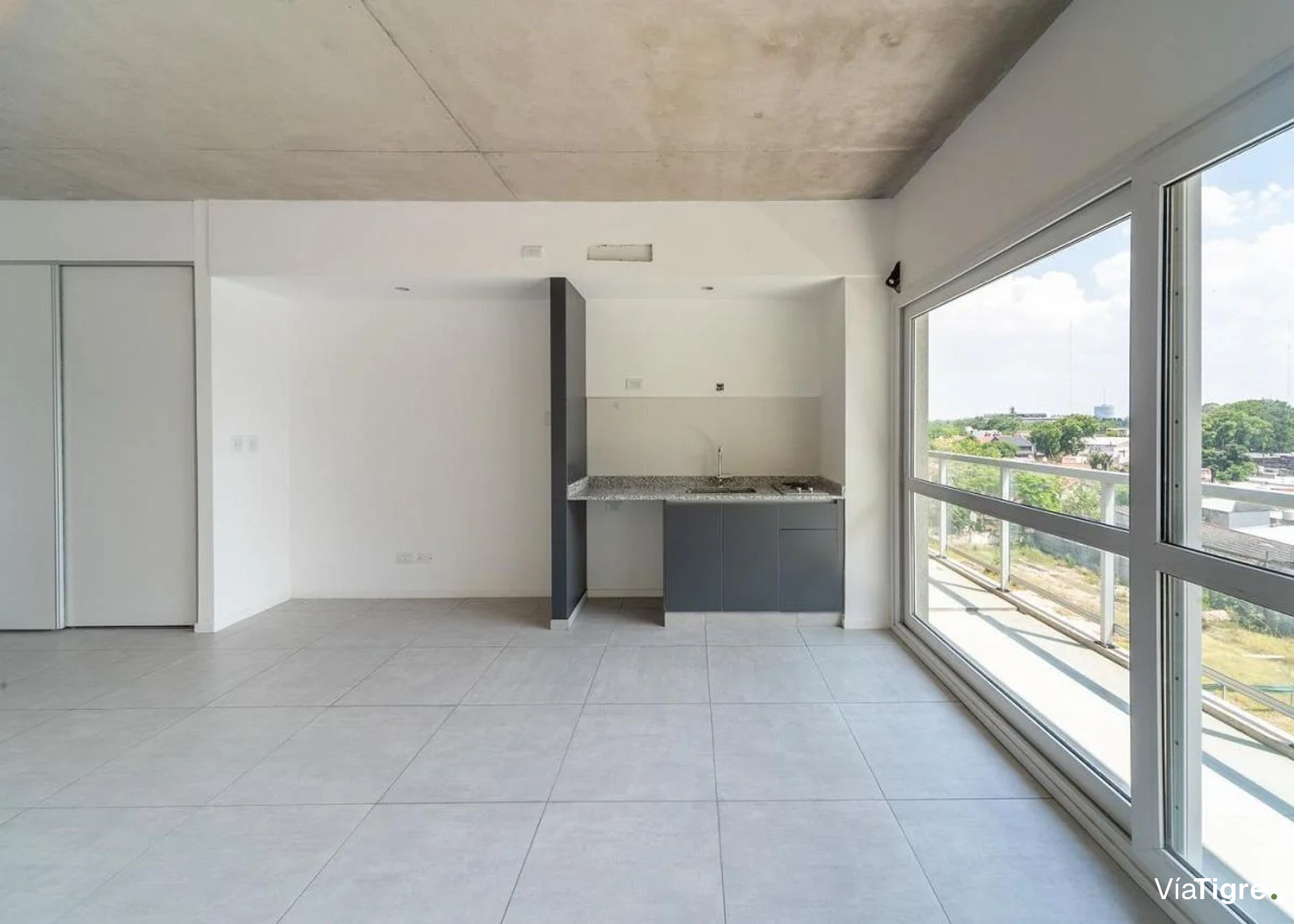 Monoambiente en alquiler con balcón y amenities