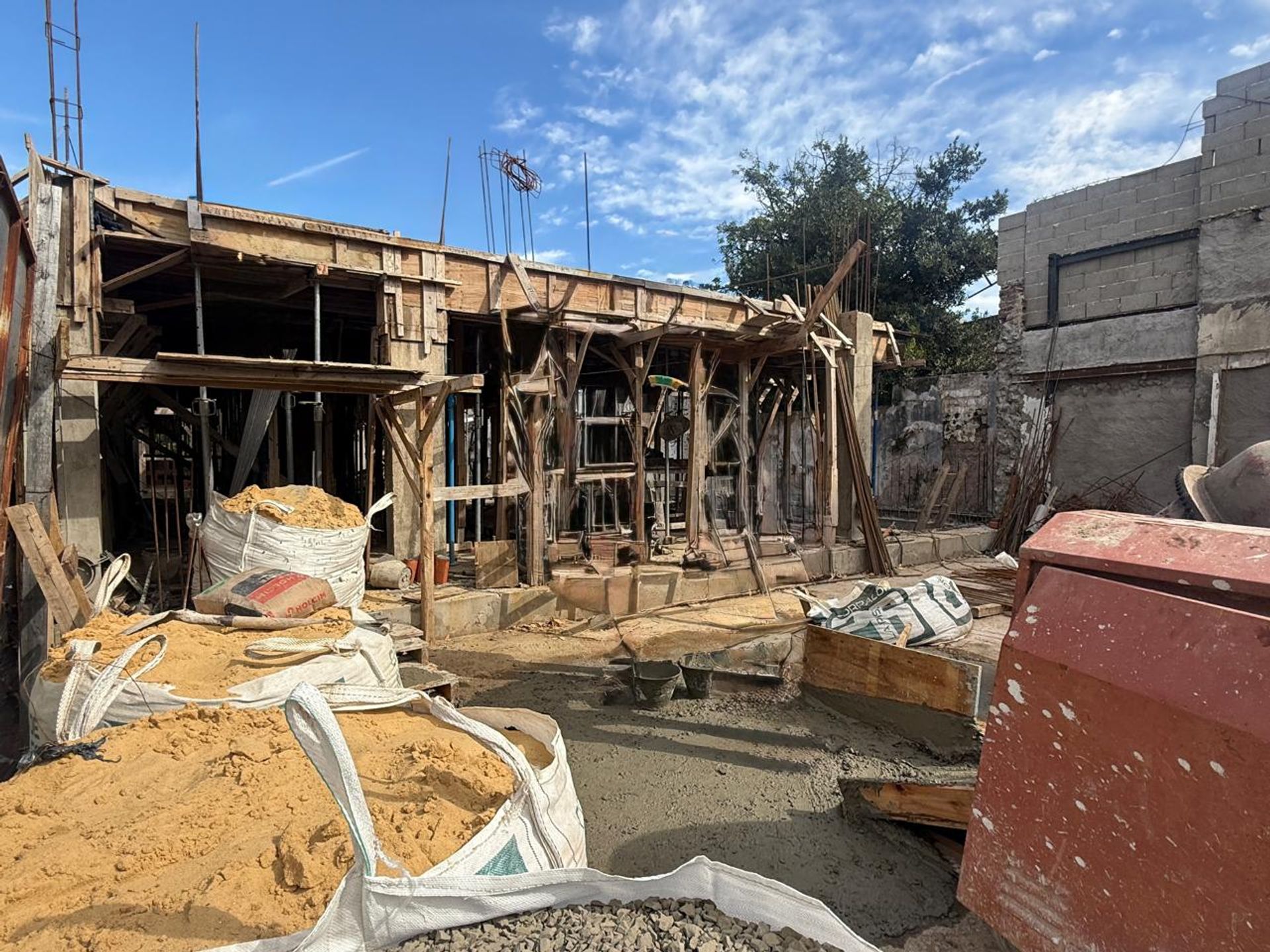 2 Amb Balcon Cochera San Isidro. En Construccion
