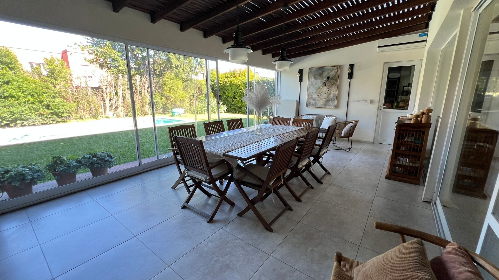 Casa en La Damasia, 3 dorm, 2 playroom, pileta