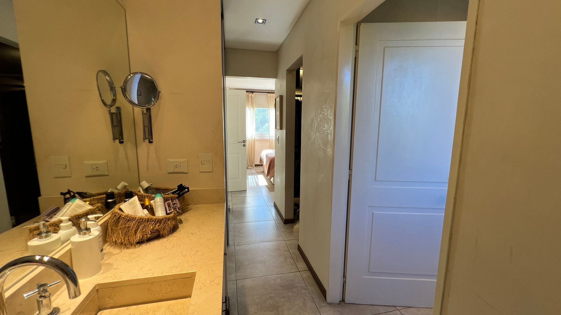 Casa en La Damasia, 3 dorm, 2 playroom, pileta