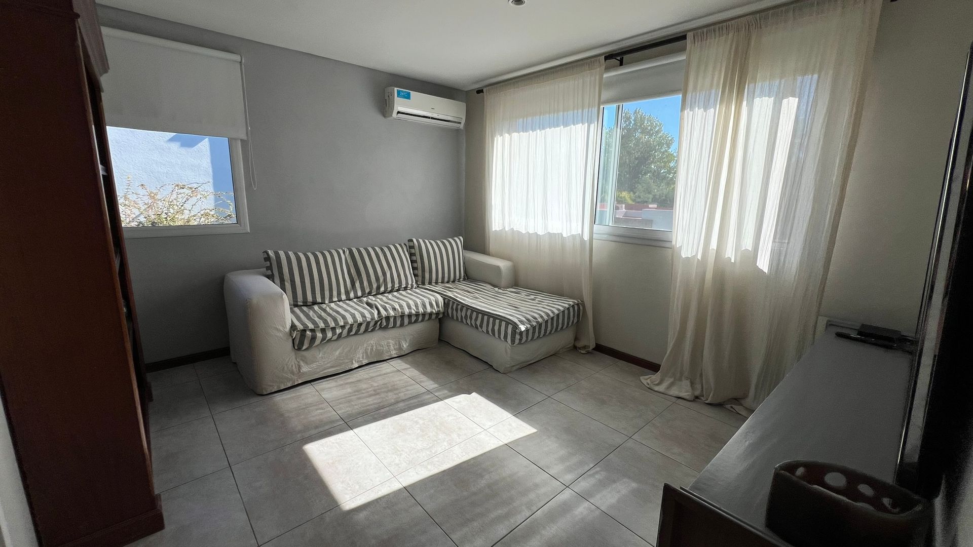 Casa en La Damasia, 3 dorm, 2 playroom, pileta
