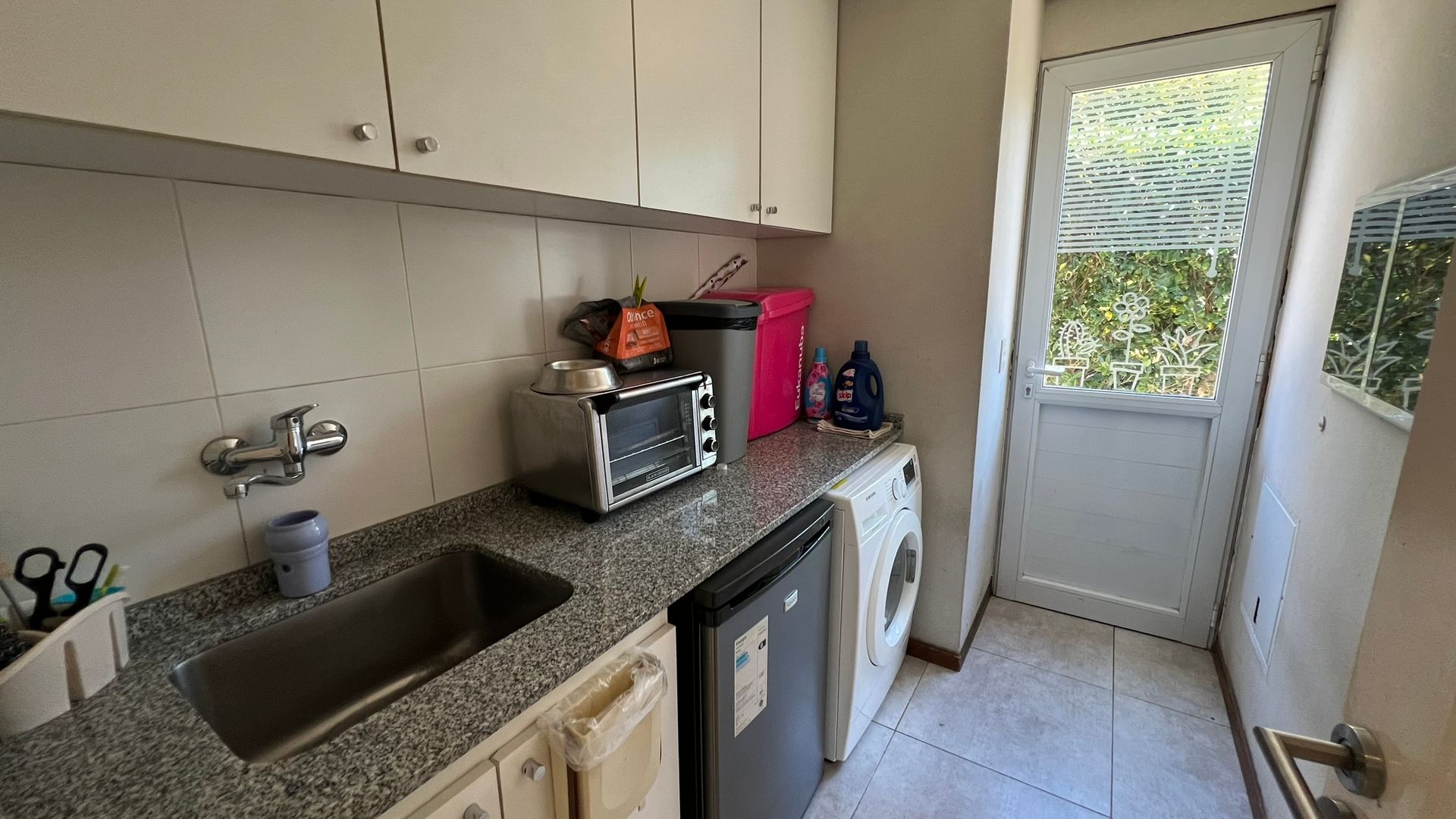 Casa en La Damasia, 3 dorm, 2 playroom, pileta