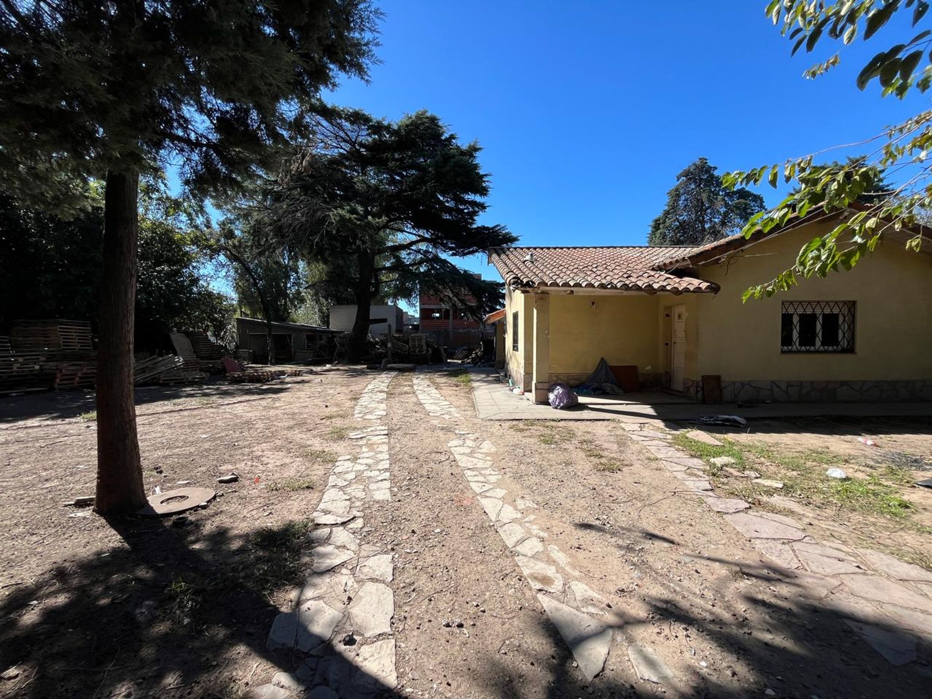 Venta De Casa Y Pileta En Benavidez A Refaccionar