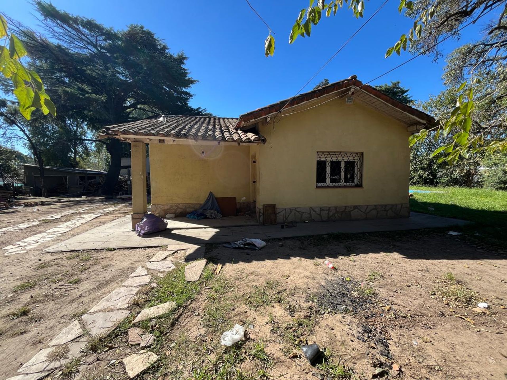 Venta De Casa Y Pileta En Benavidez A Refaccionar