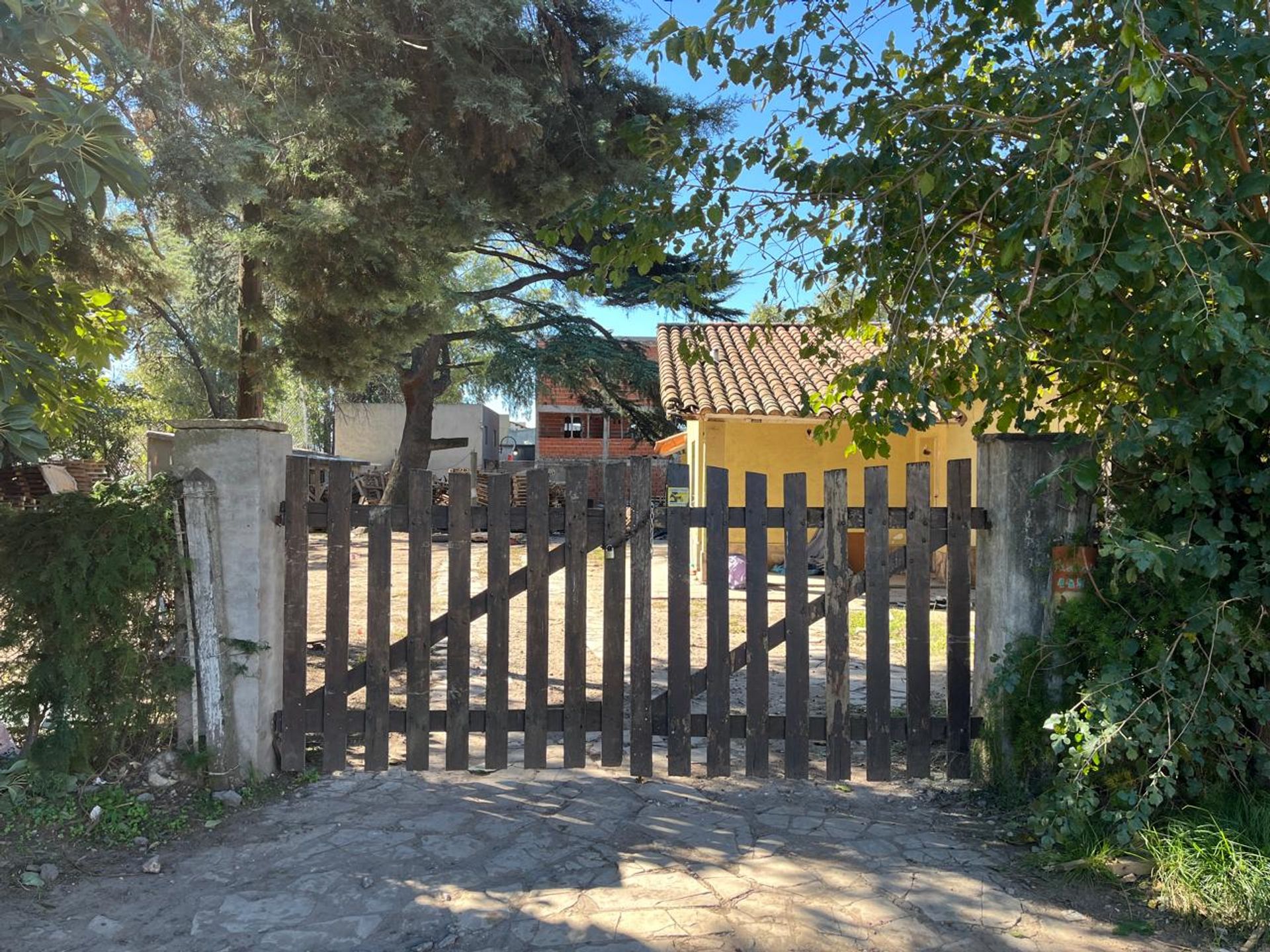 Venta De Casa Y Pileta En Benavidez A Refaccionar