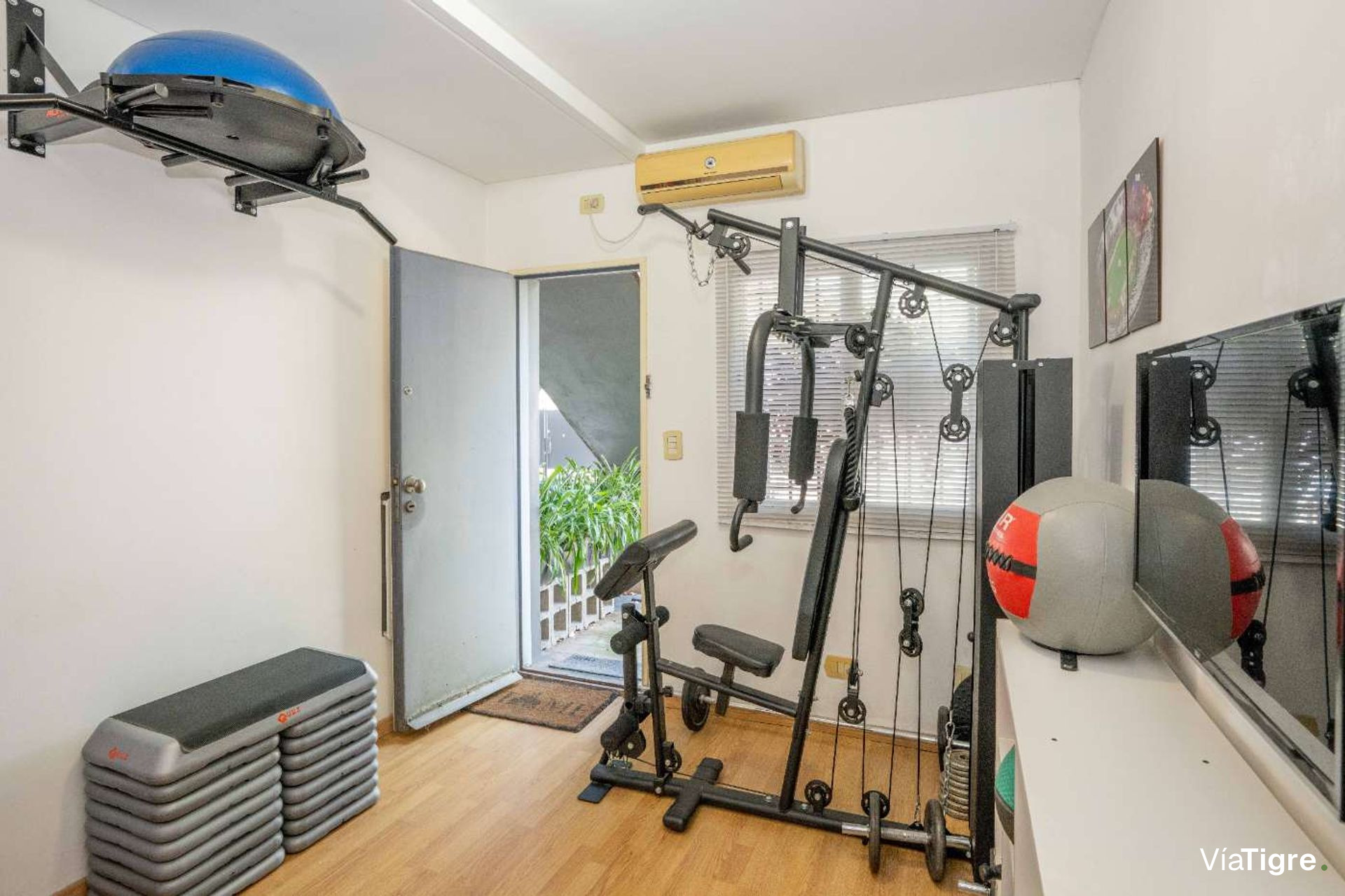Triplex de 6 ambientes en venta en Tigre