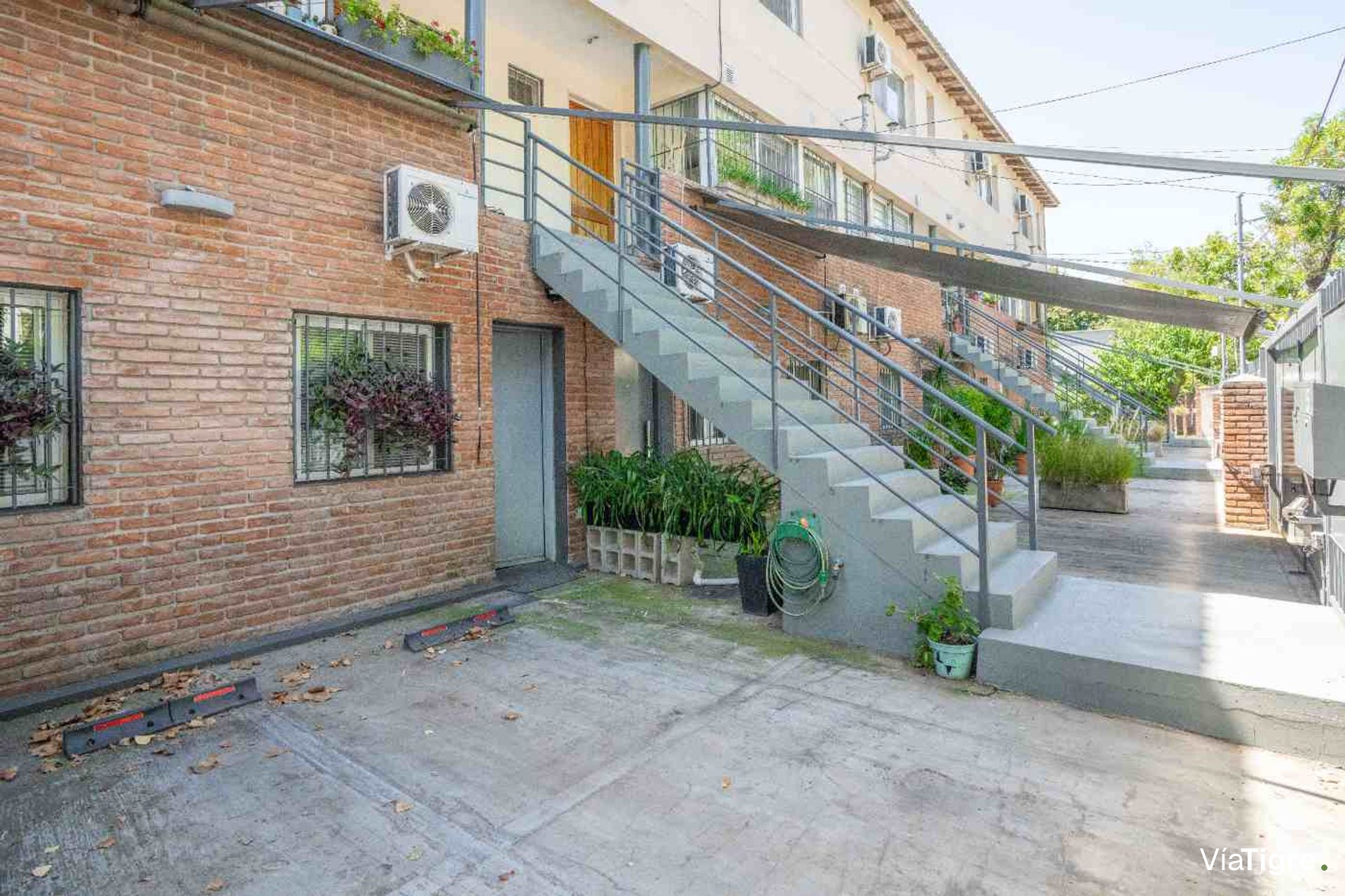 Triplex de 6 ambientes en venta en Tigre