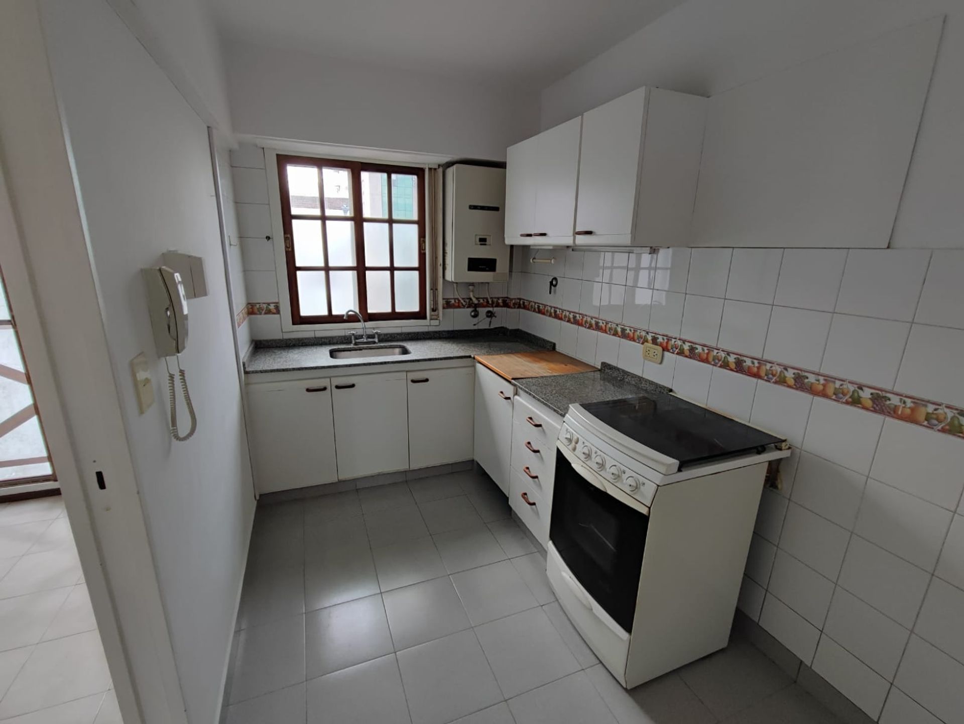 Venta depto. 3 amb. en beccar con cochera y balcon