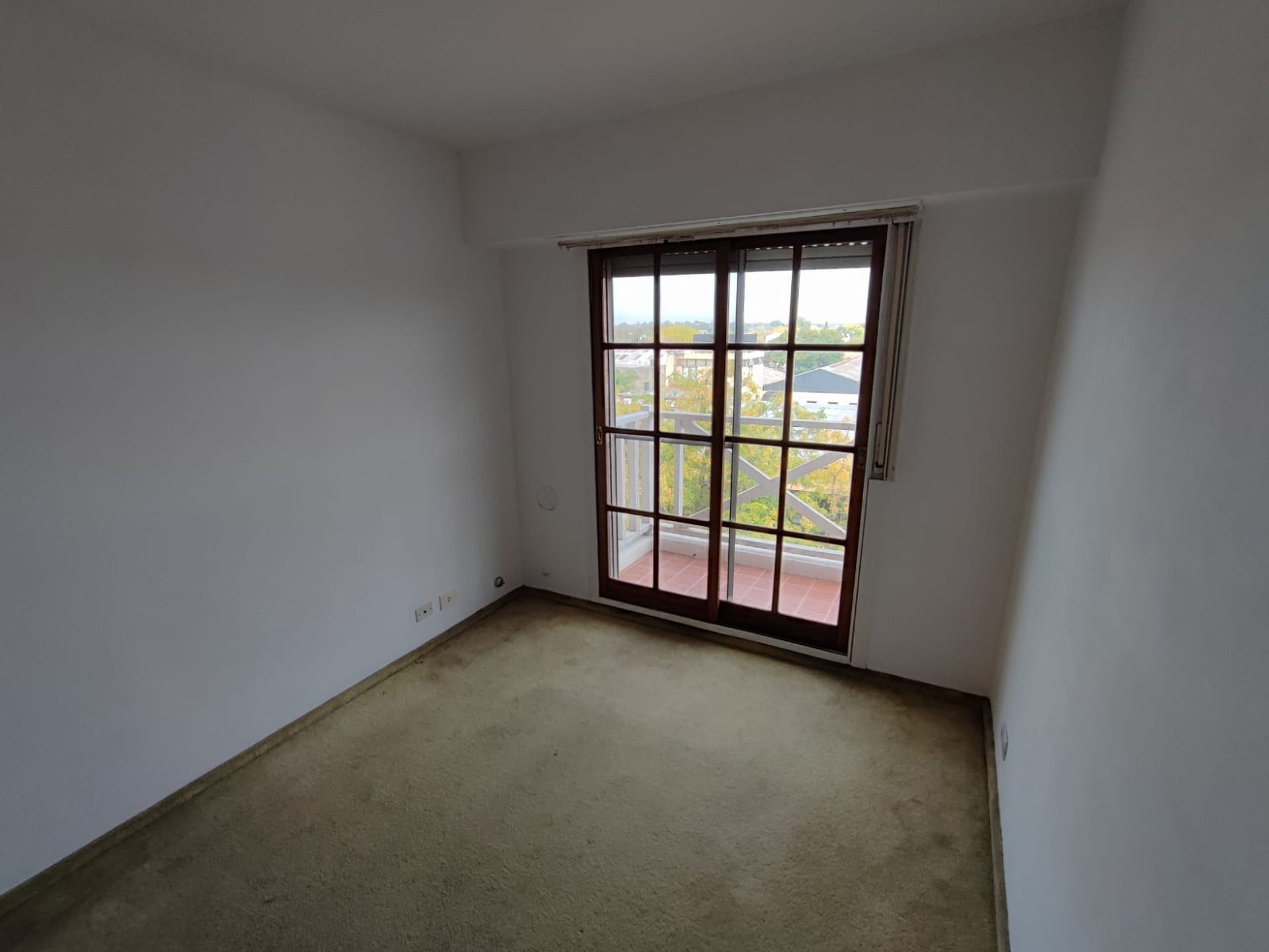 Venta depto. 3 amb. en beccar con cochera y balcon