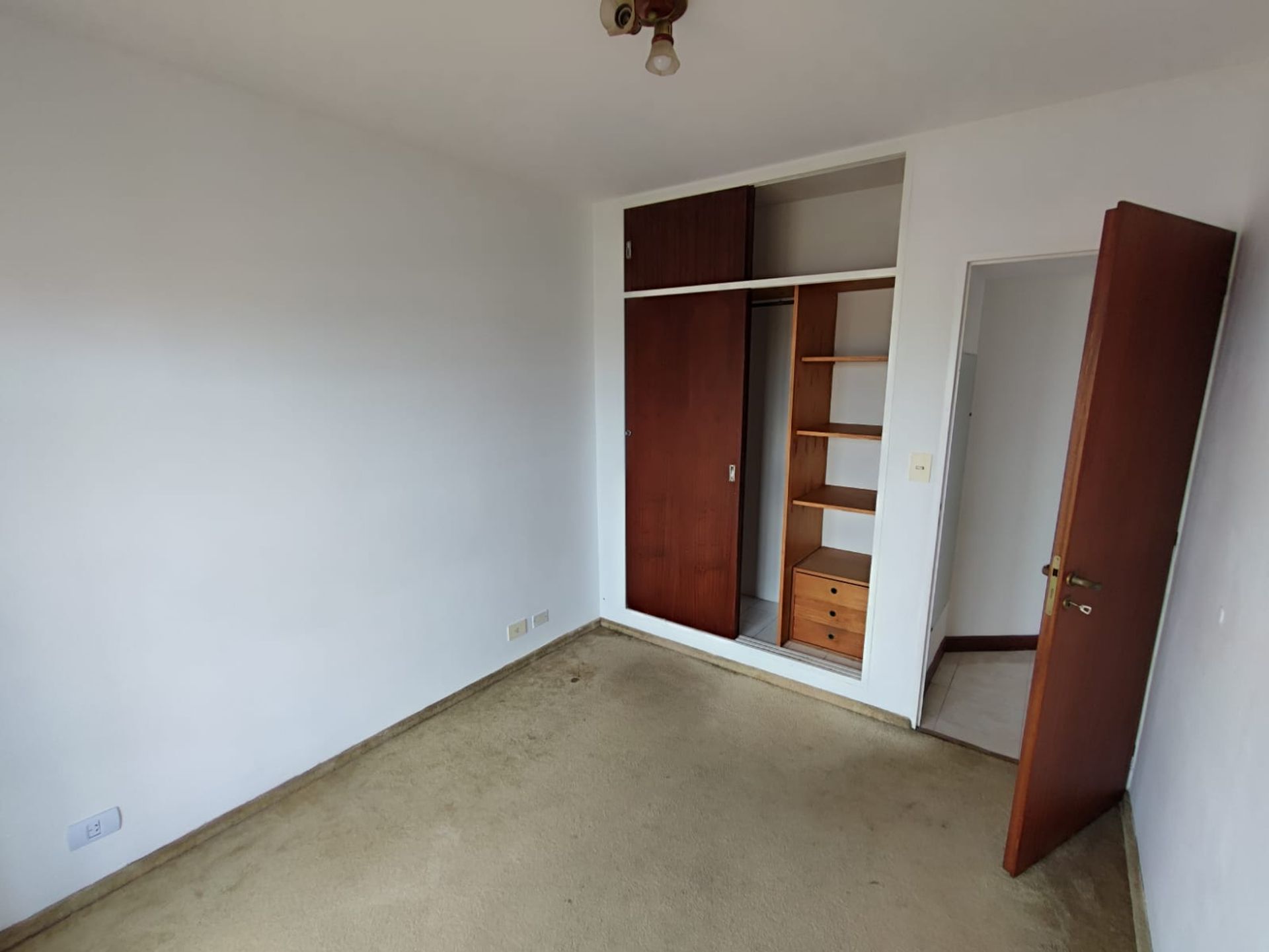 Venta depto. 3 amb. en beccar con cochera y balcon